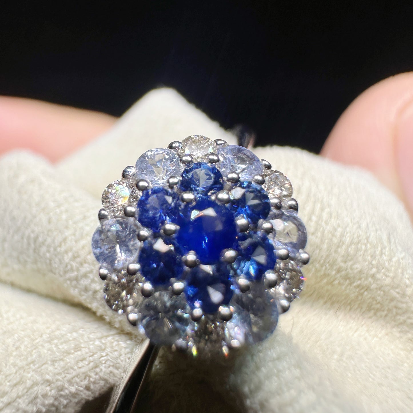 K18 White Gold Sapphire and Diamond Flower Ring|Vintage Japanese Cluster Jewelry|2.8g