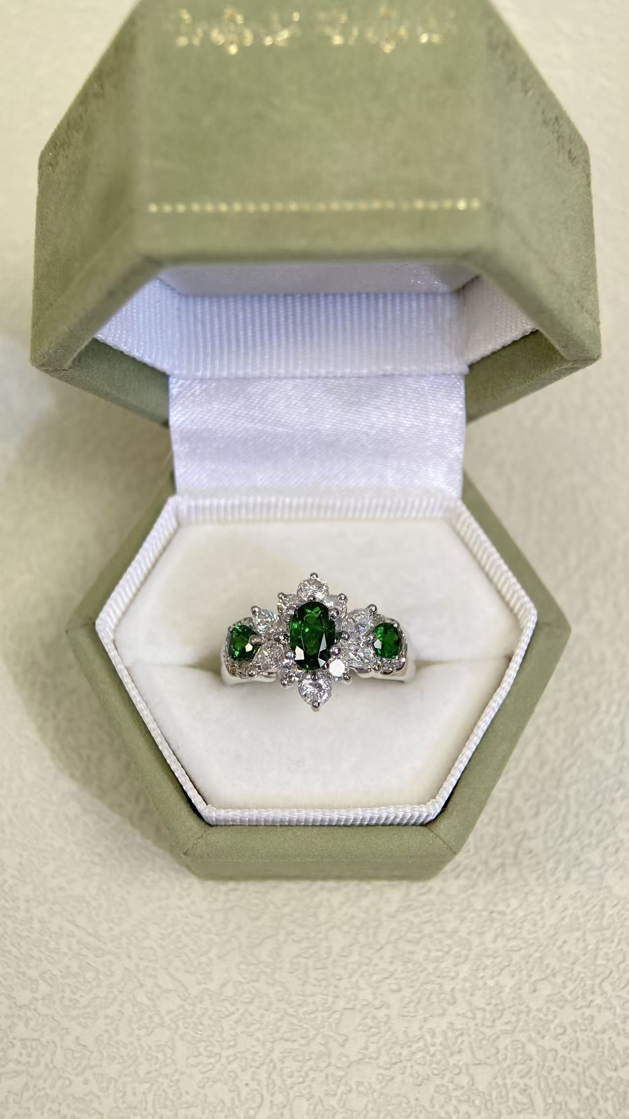 Pt900 Platinum&Green Garnet&Diamond Ring| Green Garnets:0.80ct | Diamonds:0.85ct | Japanese Vintage Estate Jewelry -BSLH3117