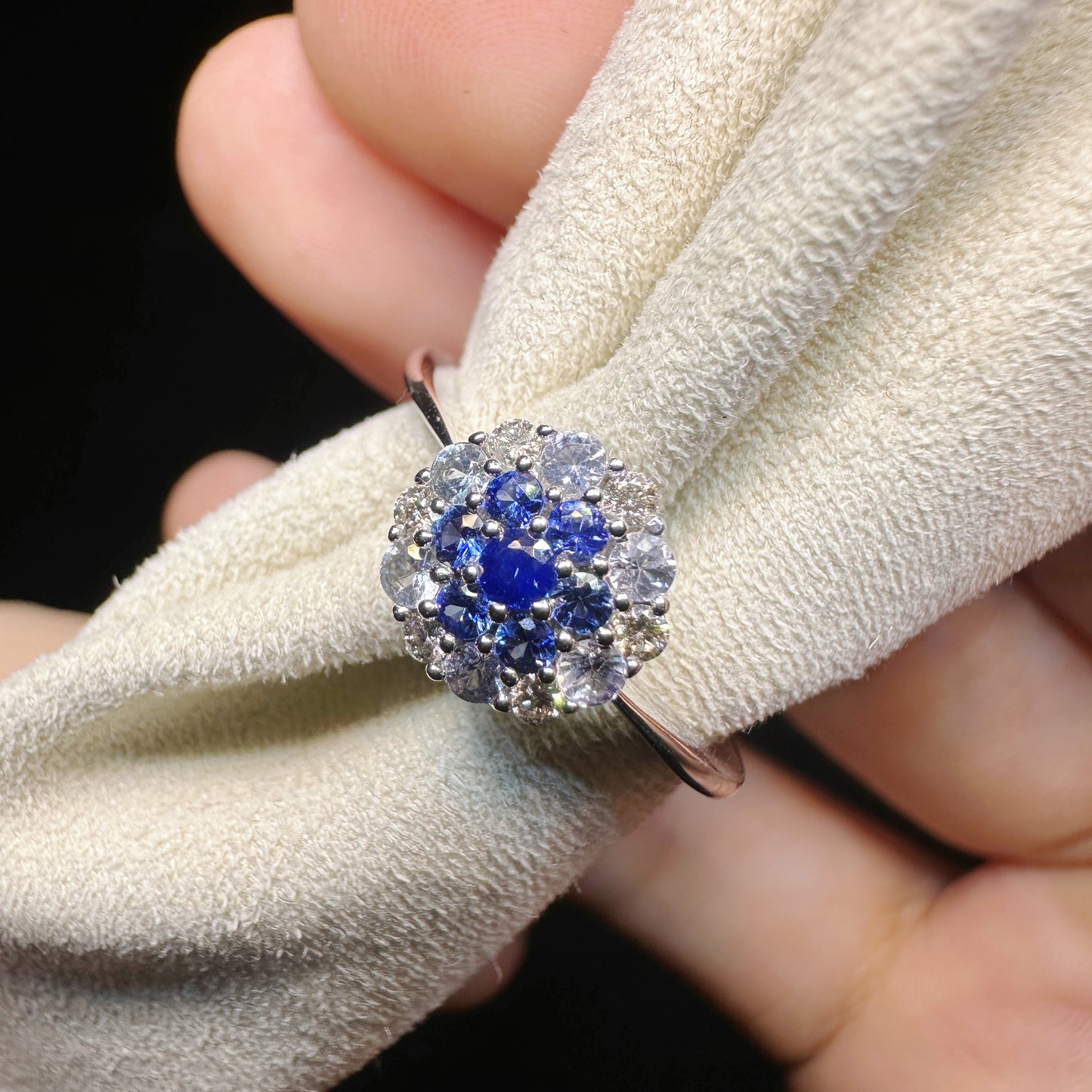 K18 White Gold Sapphire and Diamond Flower Ring|Vintage Japanese Cluster Jewelry|2.8g