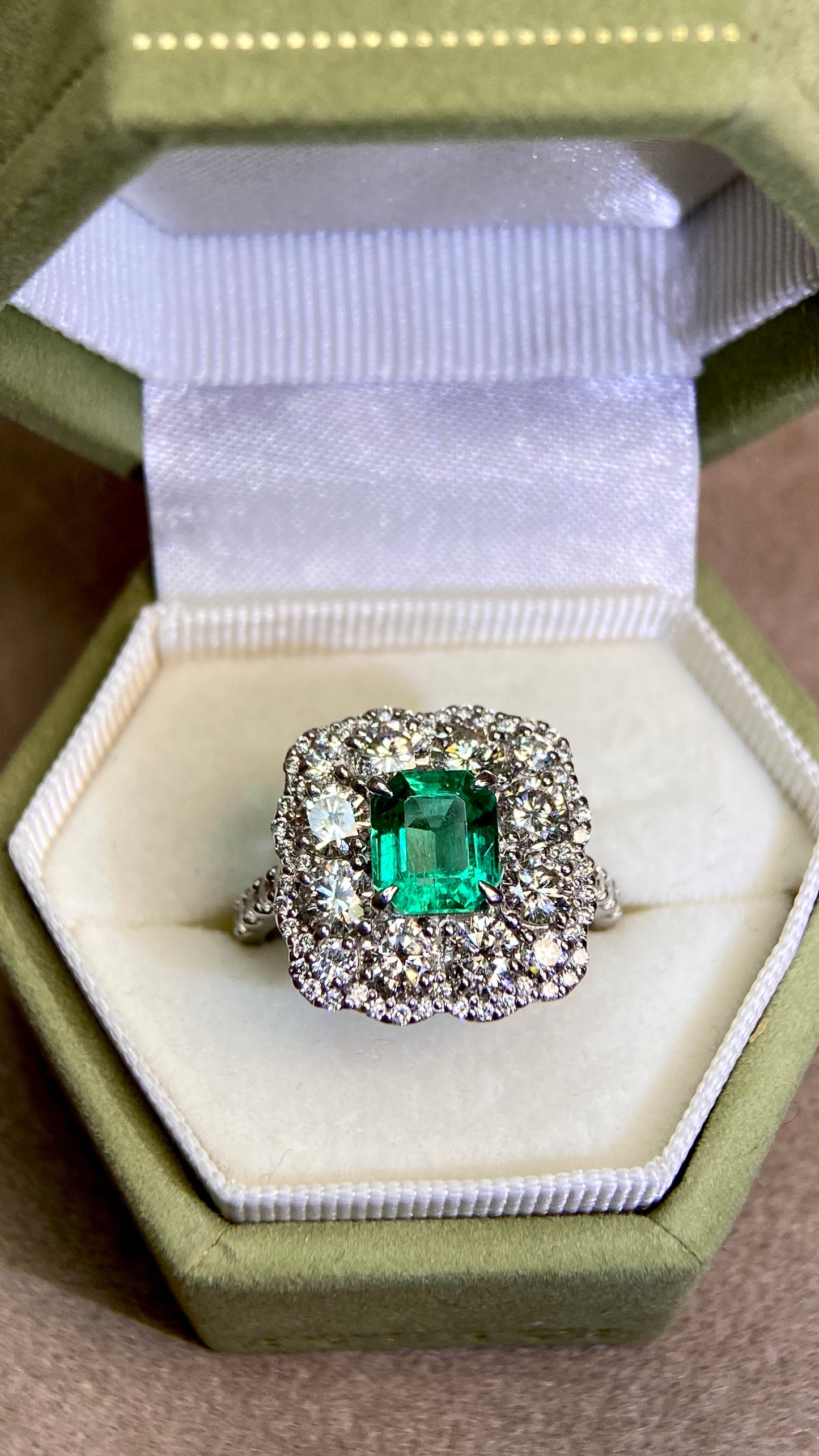 Pt900 Platinum&Emerald and Diamond Ring | Emerald 1.10ct | Diamond 2.12ct | Colombia-F1 | Japanese Vintage Estate Jewelry