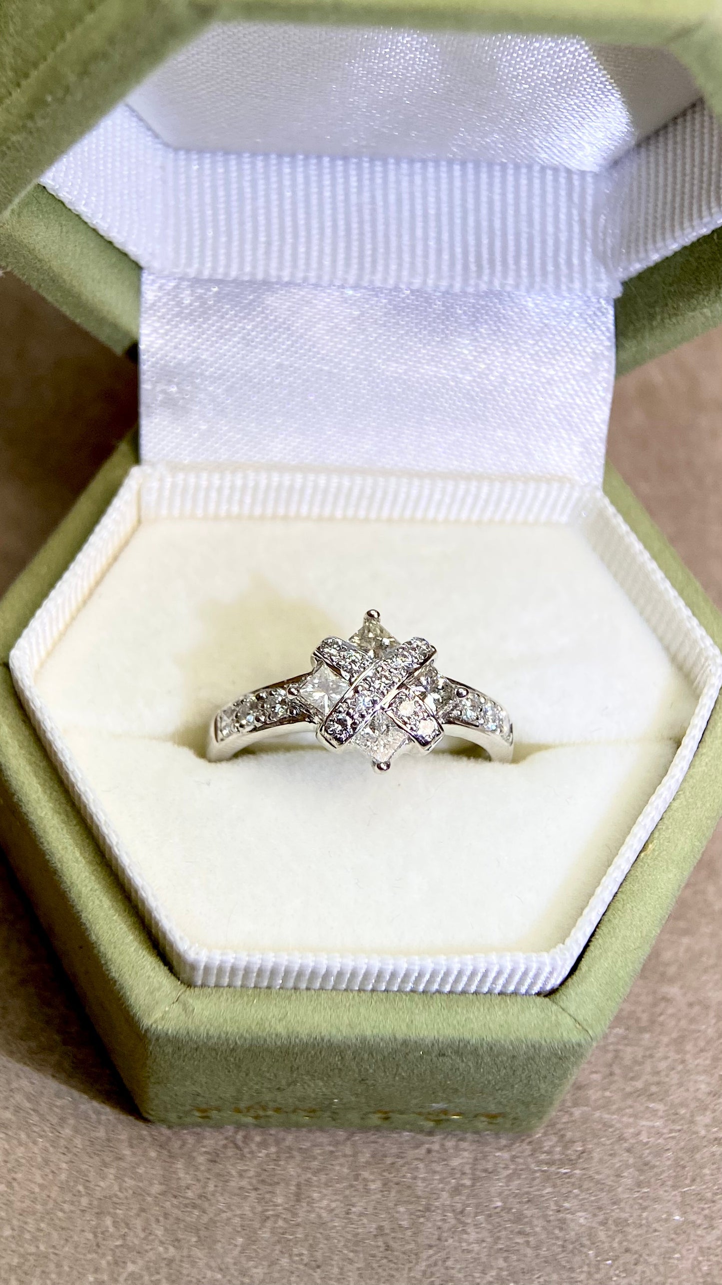 Pt900プラチナ&ダイヤモンドリング|ダイヤモンド0.70ct|日本製ヴィンテージエステートジュエリー