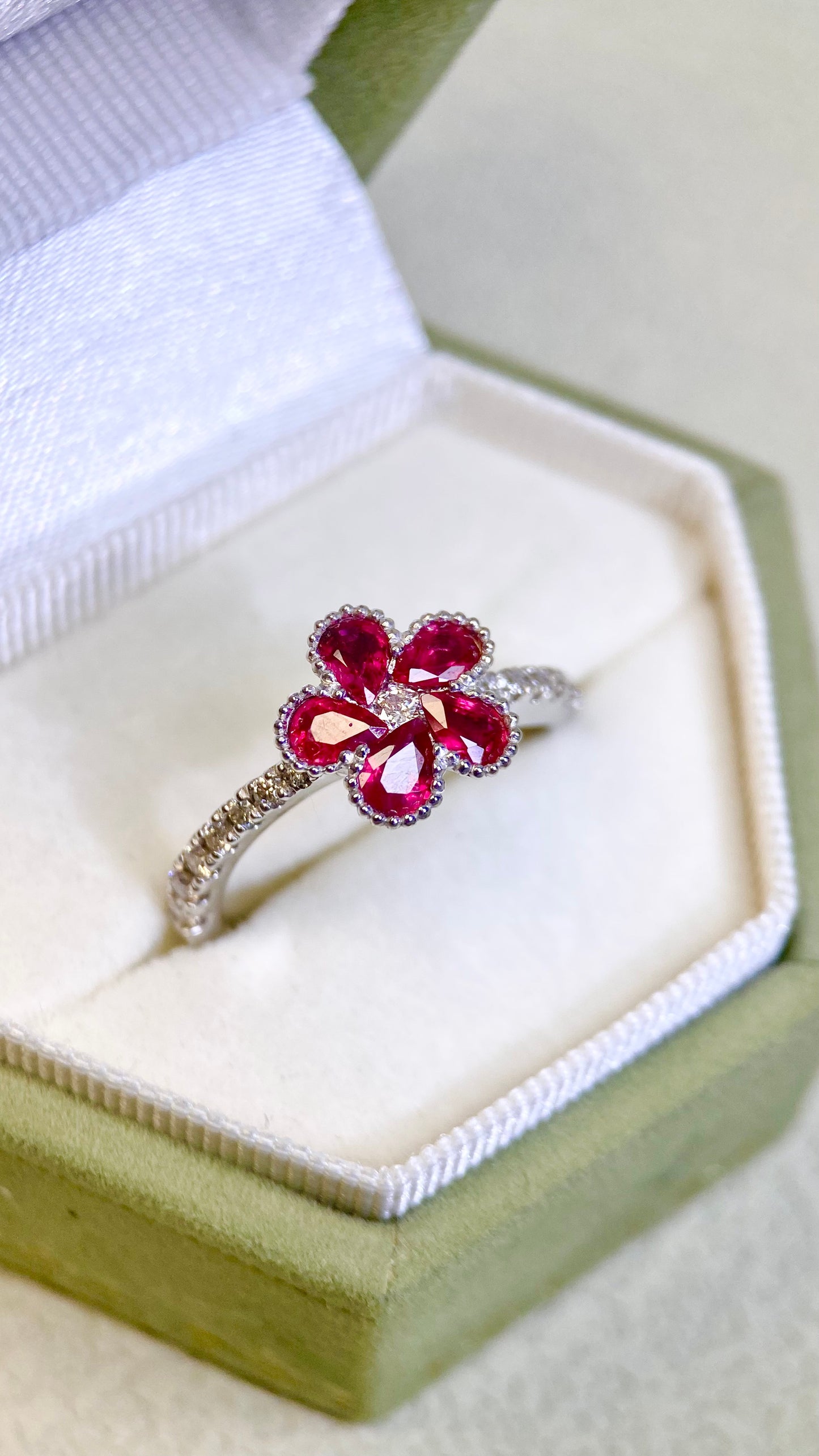 K18 White Gold&Ruby and Diamond Ring | Ruby 0.89ct | Diamond 0.30ct | Japanese Vintage Estate Jewelry
