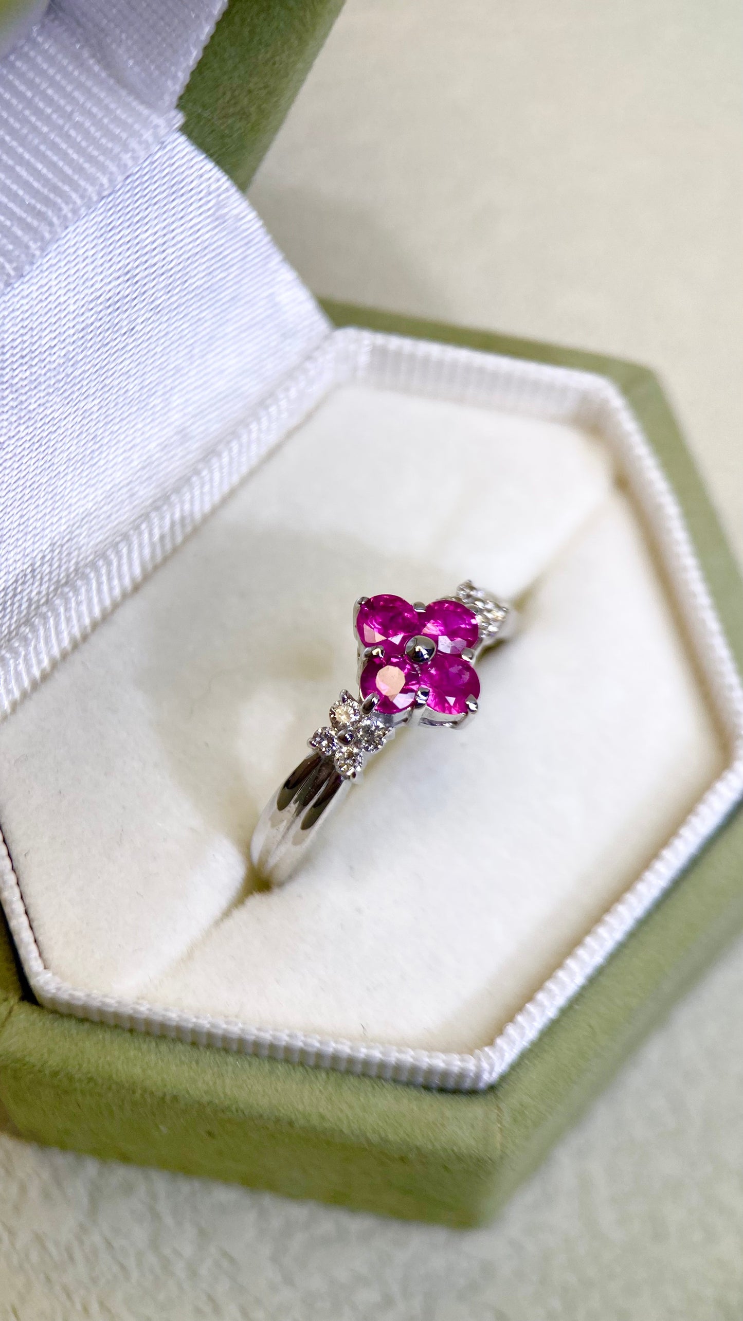 K18ホワイトゴールド&ルビー&ダイヤモンドリング|ルビー0.46ct、ダイヤモンド0.10ct|日本製ヴィンテージエステートジュエリー