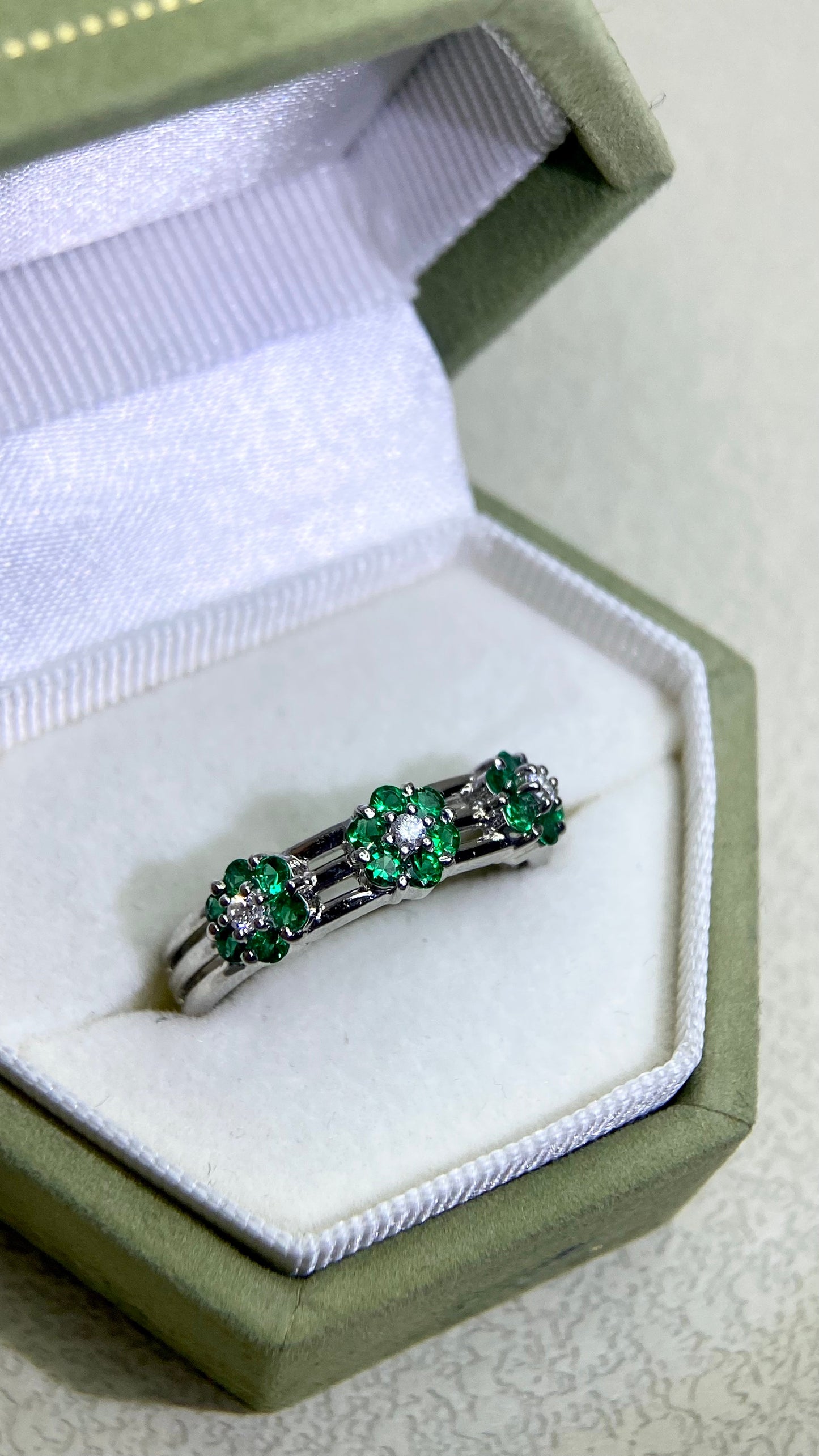 K18ゴールド&エメラルド&ダイヤモンドリング|エメラルド2.89カラット|ダイヤモンド1.32カラット|日本製ヴィンテージエステートジュエリー