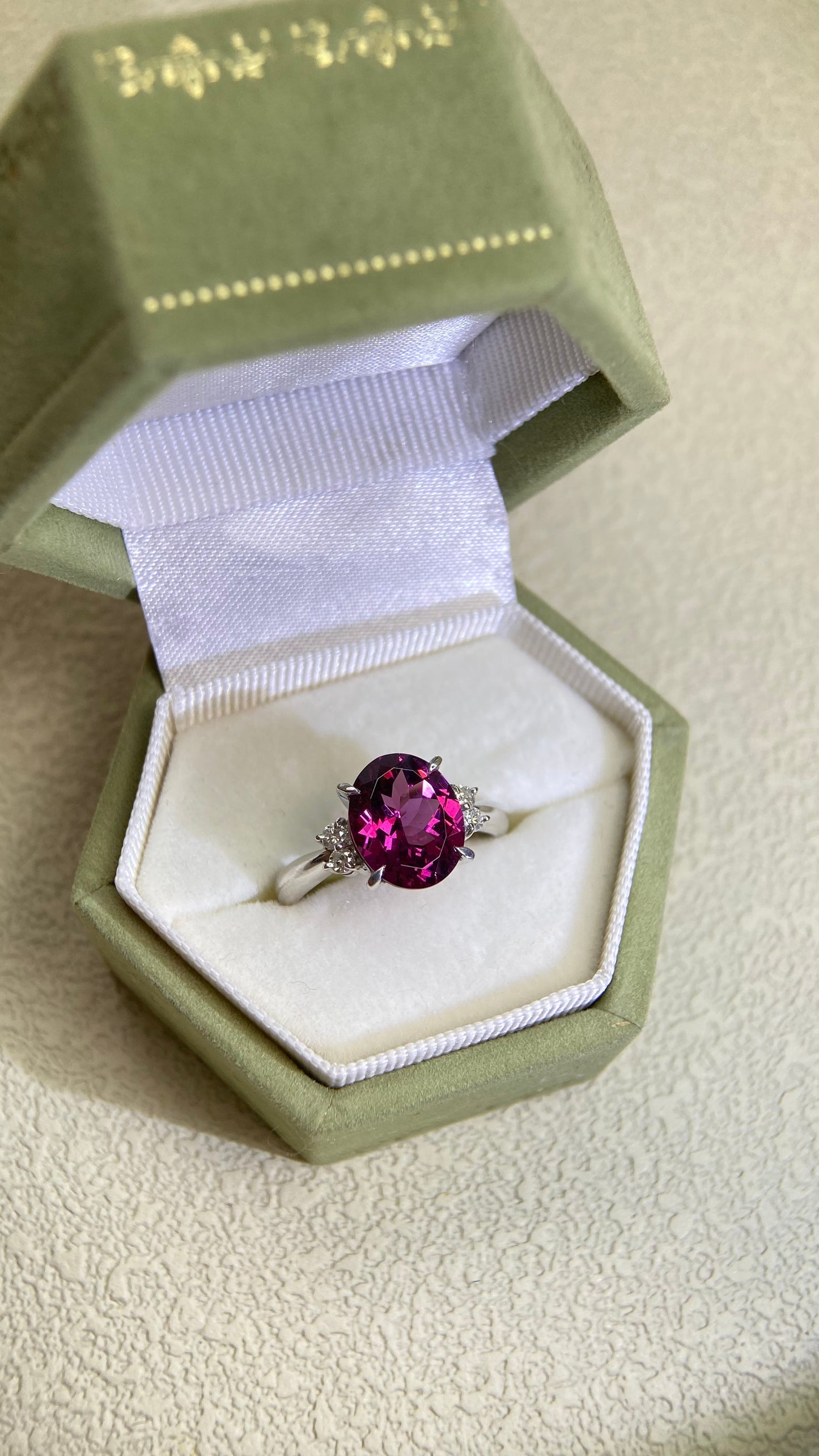 Pt900プラチナ&ガーネット&ダイヤモンドリング|ガーネット2.71ct、ダイヤモンド0.11ct|日本製ヴィンテージエステートジュエリー-BMWT