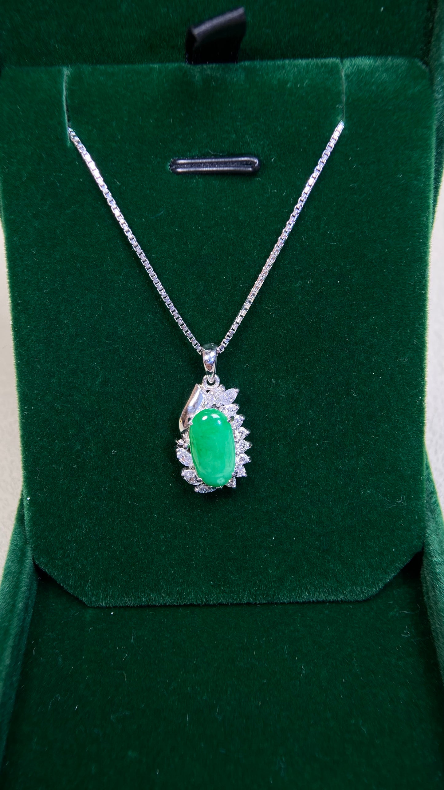 Pt900 platinum/Pt850 platinum&Jadeit&Diamond Necklace|Jadeite: 2.23ct|Diamonds:0.50ct|Japanese Vintage Estate Jewelry -BOQQ