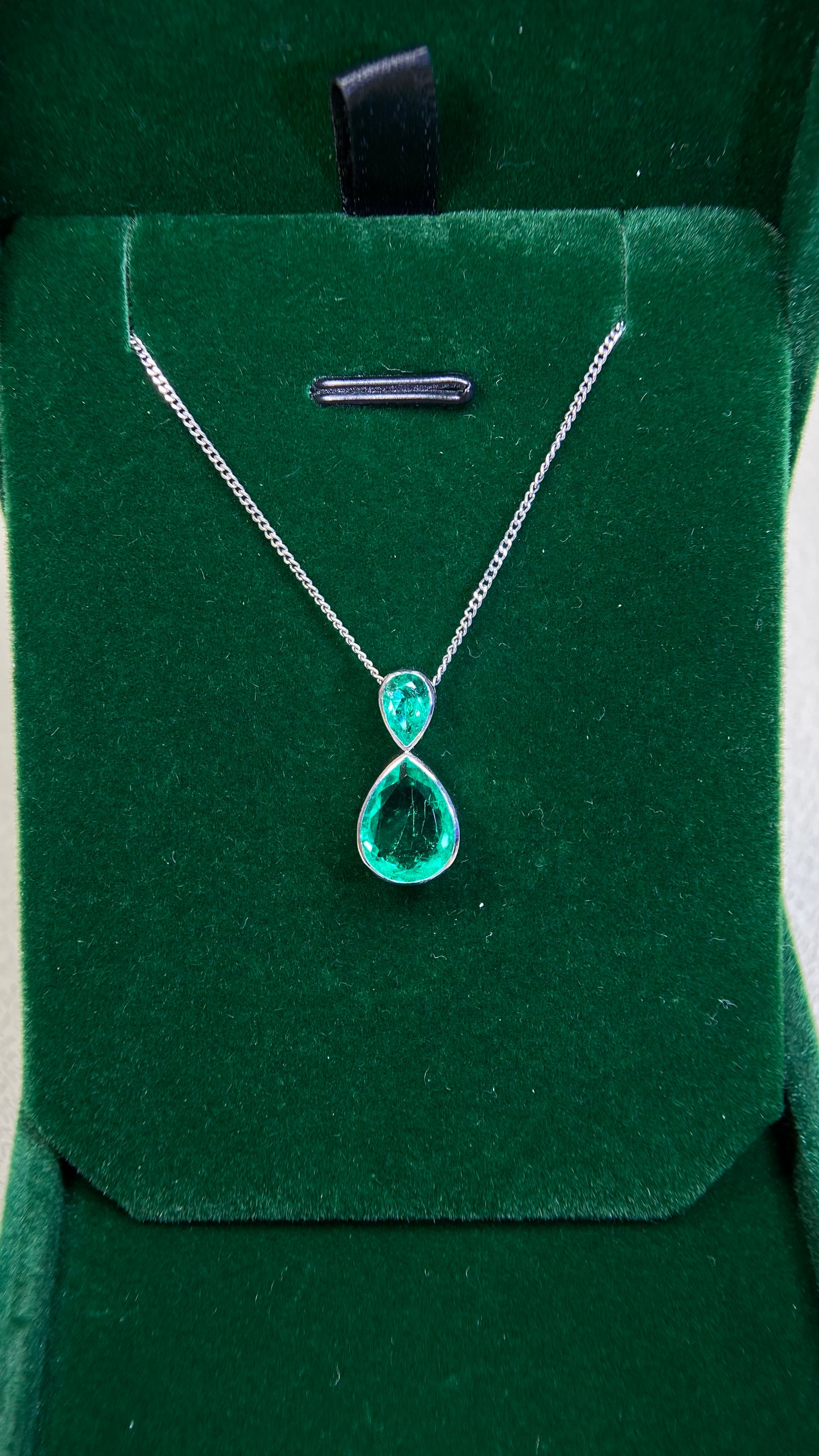 Pt900 platinum/Pt850 platinum&Emerald&Diamond Necklace| Emeralds: 1.56/0.35ct|Japanese Vintage Estate Jewelry -BQWU