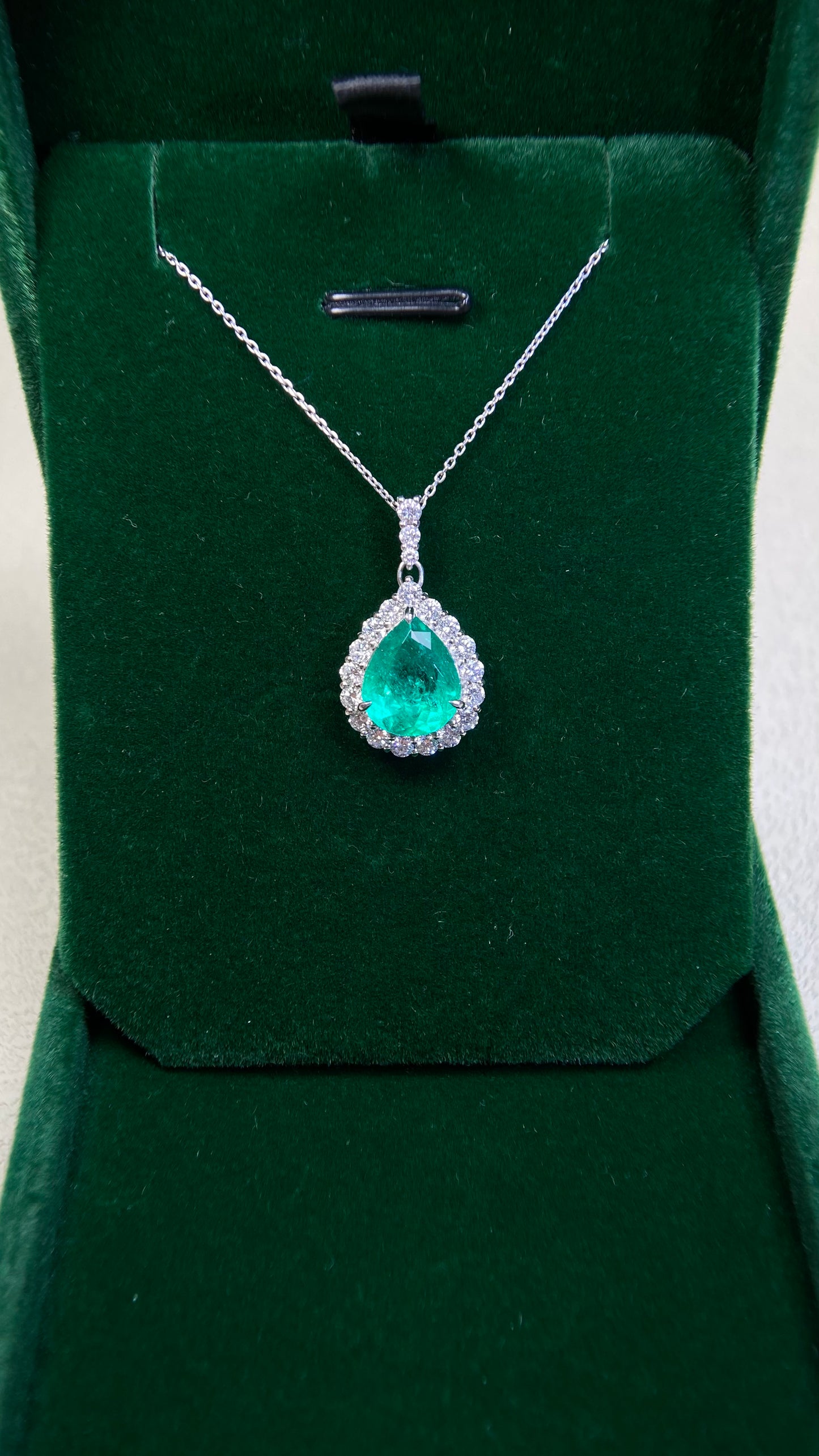 Pt900 platinum/Pt850 platinum&Emerald&Diamond Necklace| Emerald: 2.787ct Colombian|Diamonds:0.74ct|Japanese Vintage Estate Jewelry -BQUB