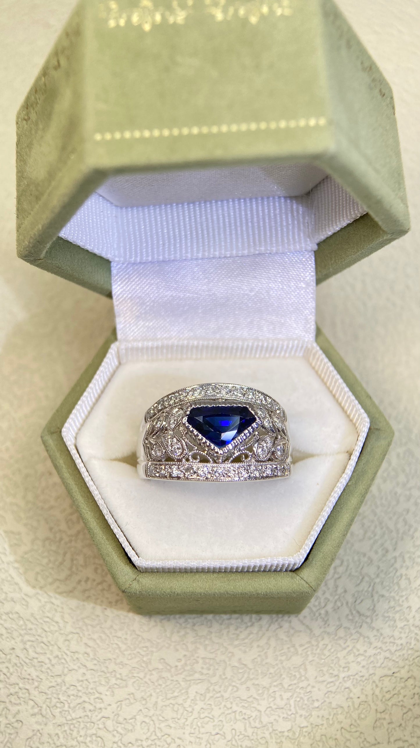 Pt900 Platinum&Sapphire&Diamond Ring| Sapphire:1.86ct Madagascar| Diamonds:0.43ct | Japanese Vintage Estate Jewelry -BRMU282