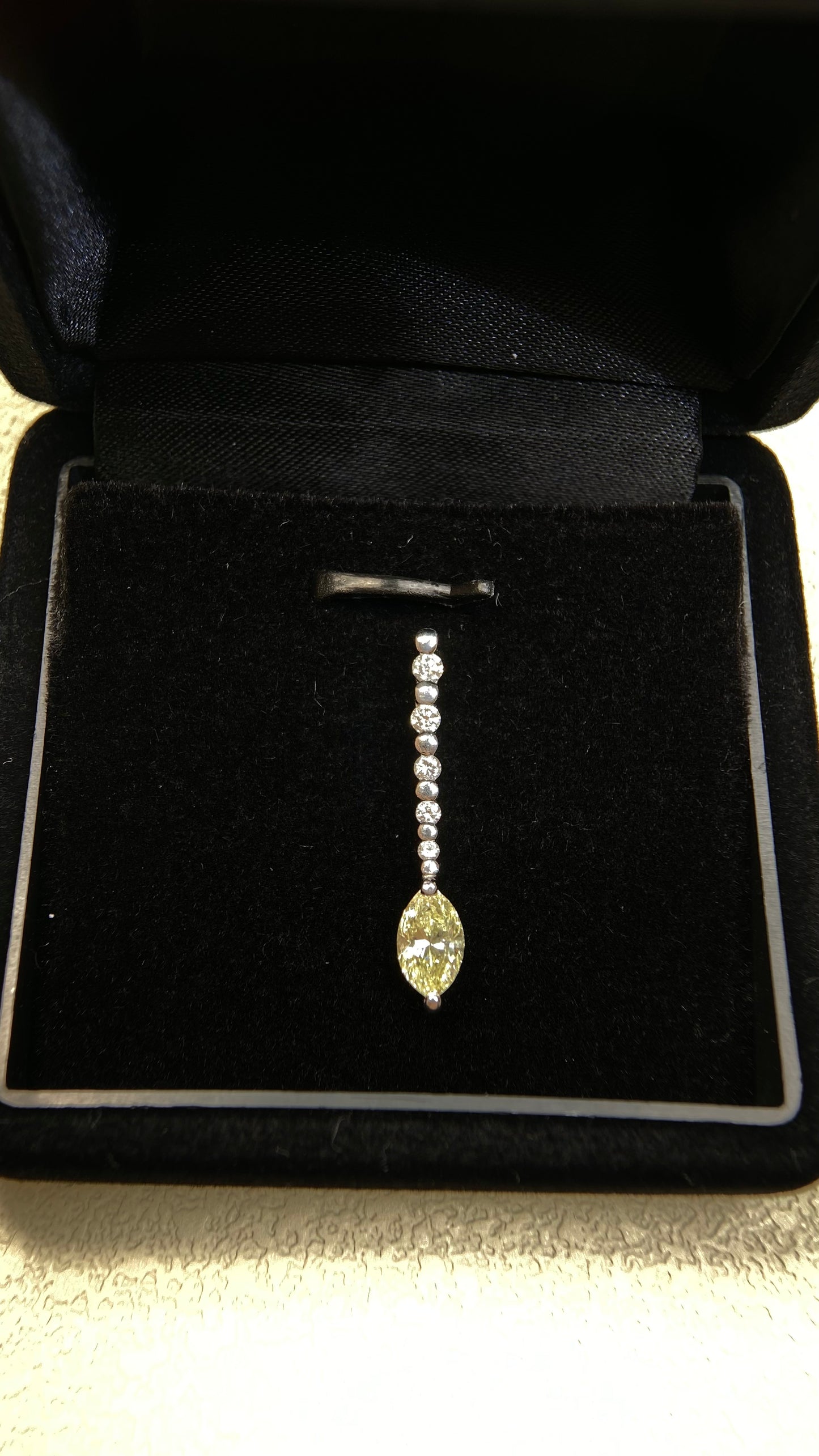 Pt900 platinum&Diamond Pendant| Diamond:0.860ct Fancy Light Yellow-I1 | Diamonds:0.16ct | Japanese Vintage Estate Jewelry -BSCY2854
