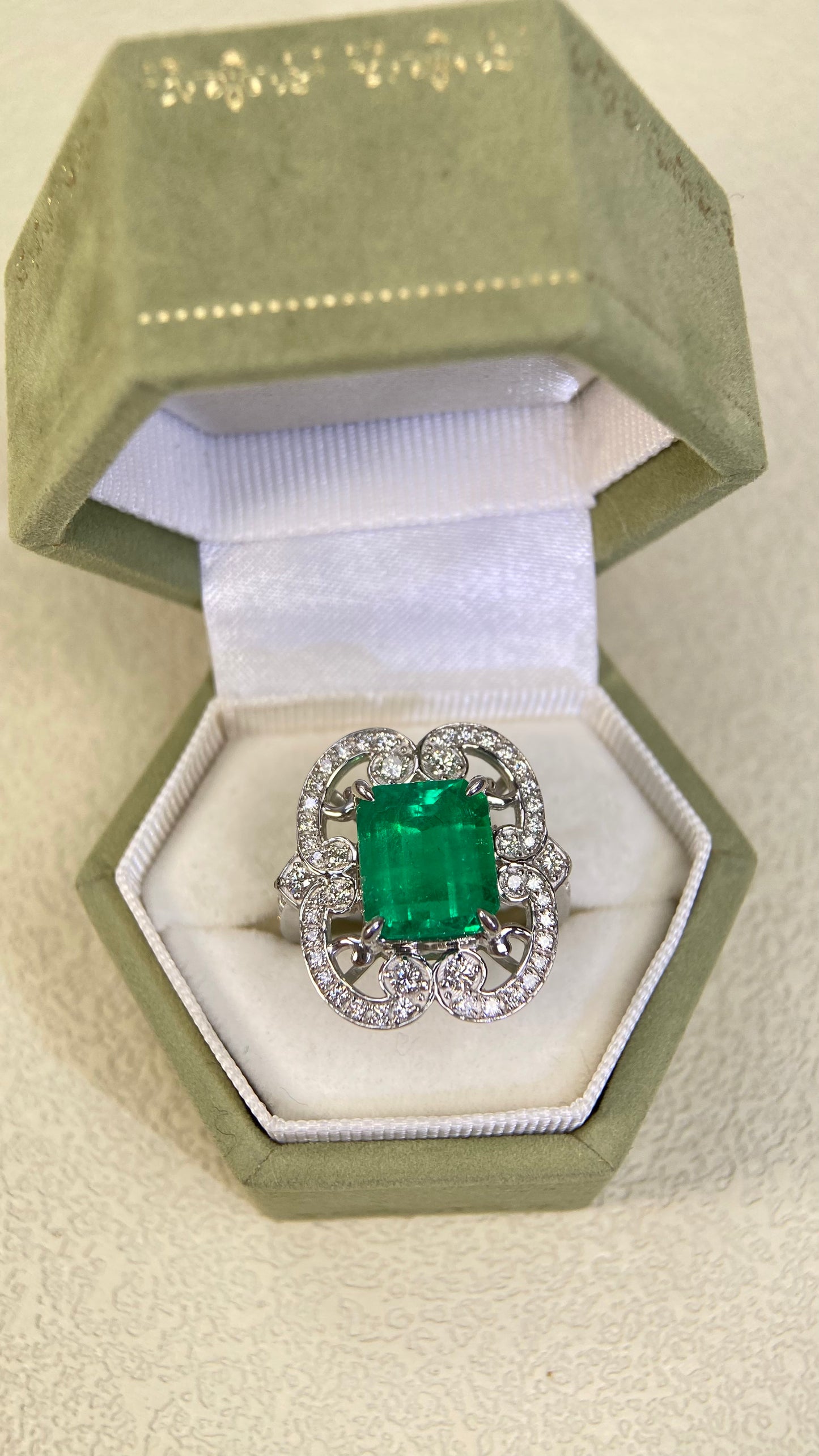 Pt900 Platinum&Emerald&Diamond Ring| Emerald:3.53ct | Diamonds:0.68ct | Japanese Vintage Estate Jewelry -BSDZ2882