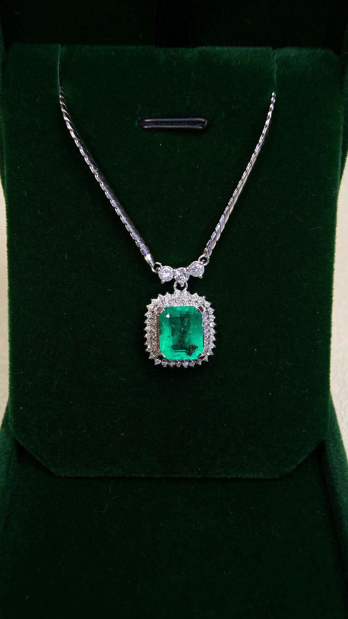 Pt850 platinum/Pt platinum&Emerald&Diamond Necklace| Emerald: 2.91ct|Diamonds:0.70ct|Japanese Vintage Estate Jewelry -BRTI2562
