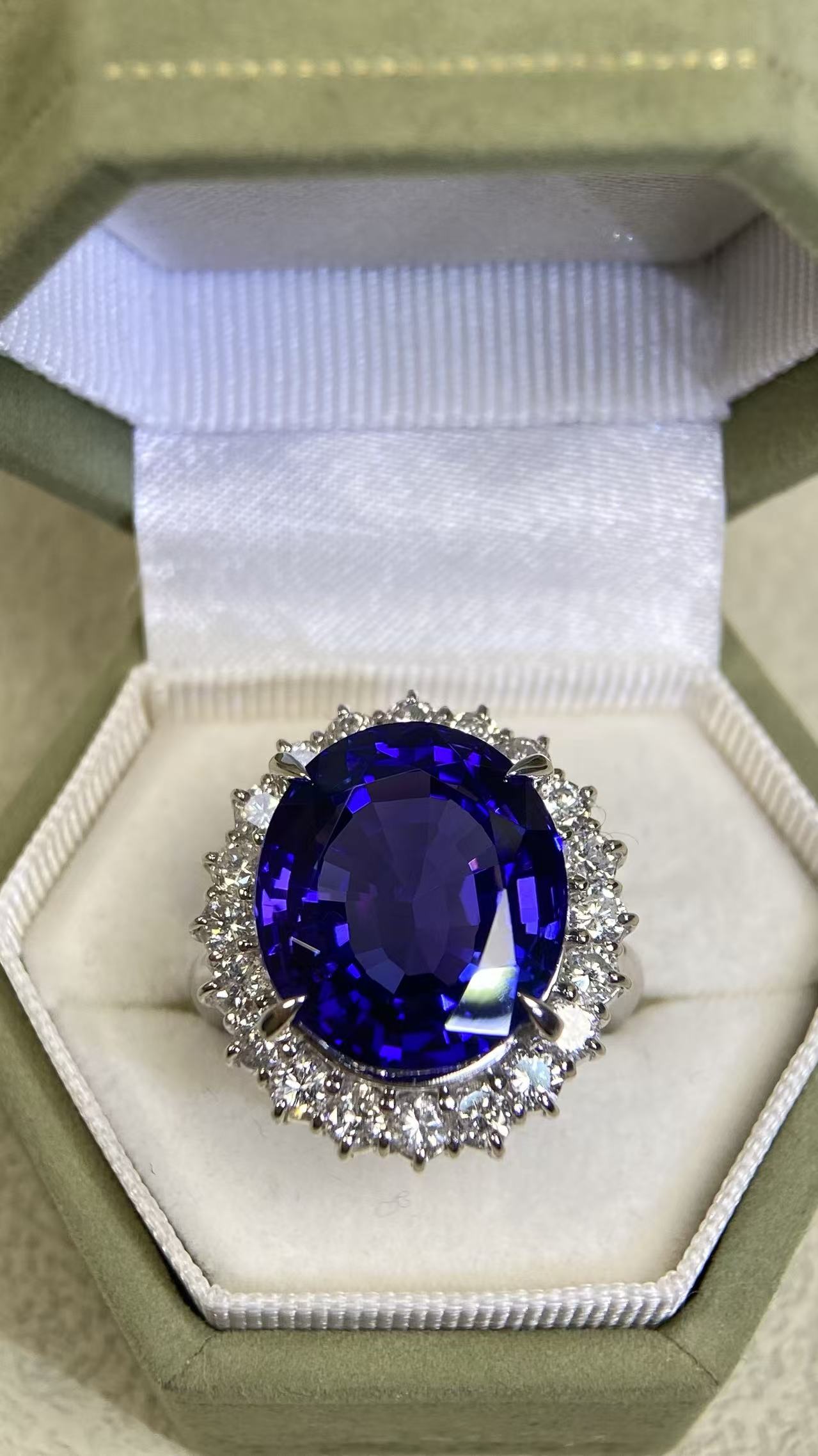 Pt900 Platinum&Tanzanite&Diamond Ring| Tanzanite:15.48ct | Diamonds:1.05ct | Japanese Vintage Estate Jewelry -BSKT3103