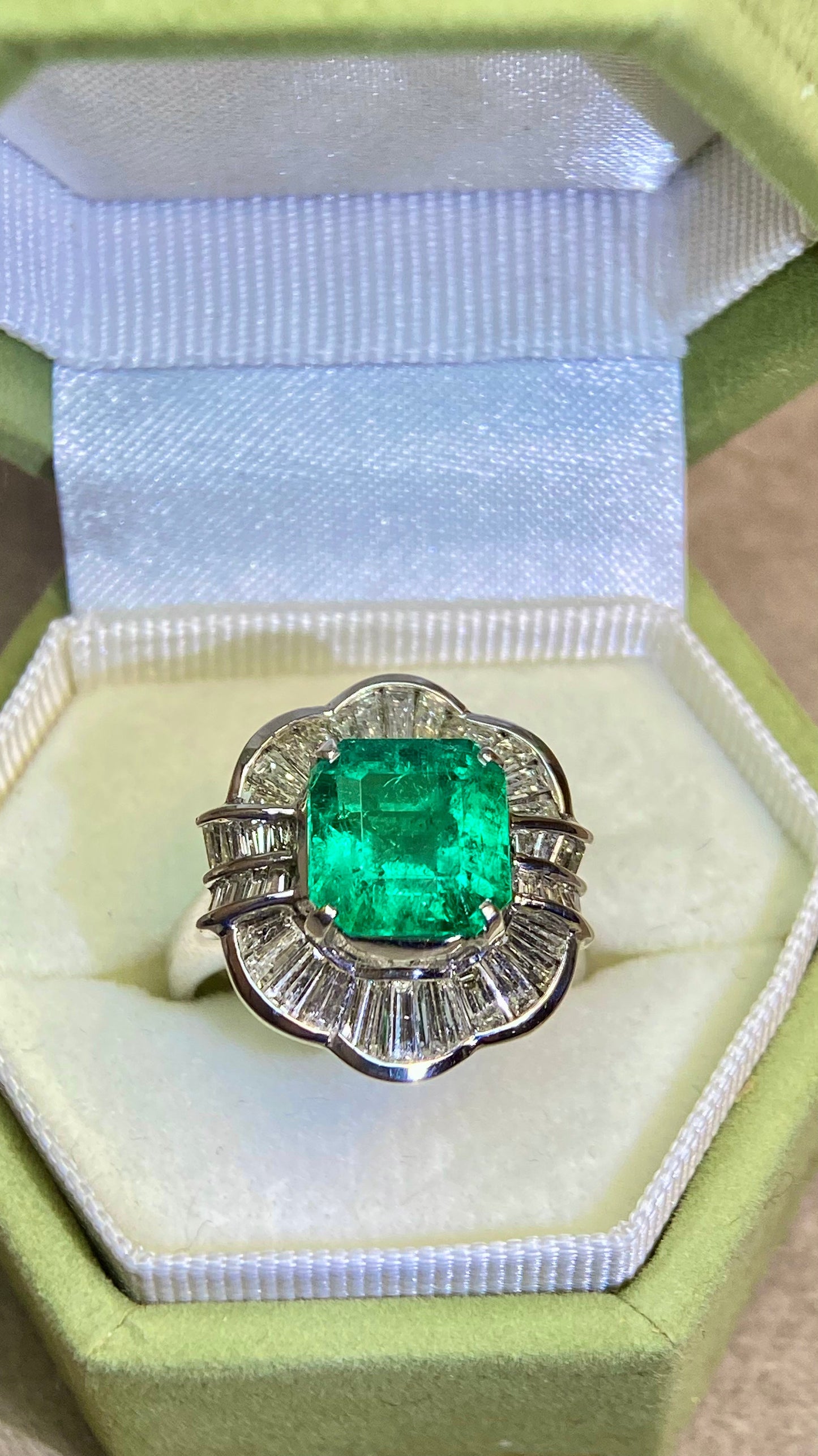 K18ゴールド＆エメラルド＆ダイヤモンドリング｜エメラルド2.89カラット｜ダイヤモンド1.32カラット｜日本製ヴィンテージエステートジュエリー