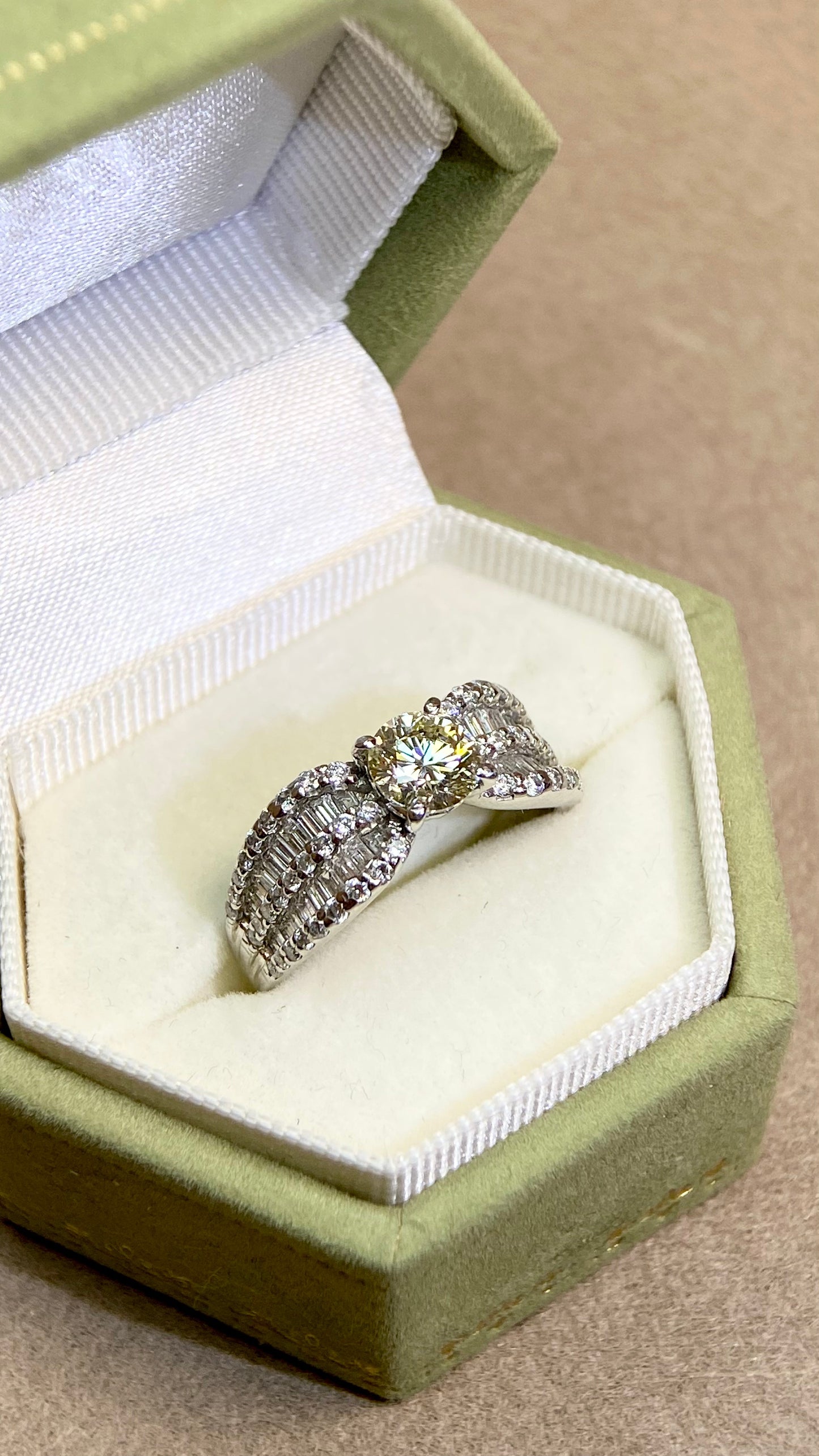 Pt900プラチナ＆ダイヤモンドリング｜ダイヤモンド0.744ct/0.79ct｜ルイ・ヴィトン-VS2｜日本製ヴィンテージエステートジュエリー