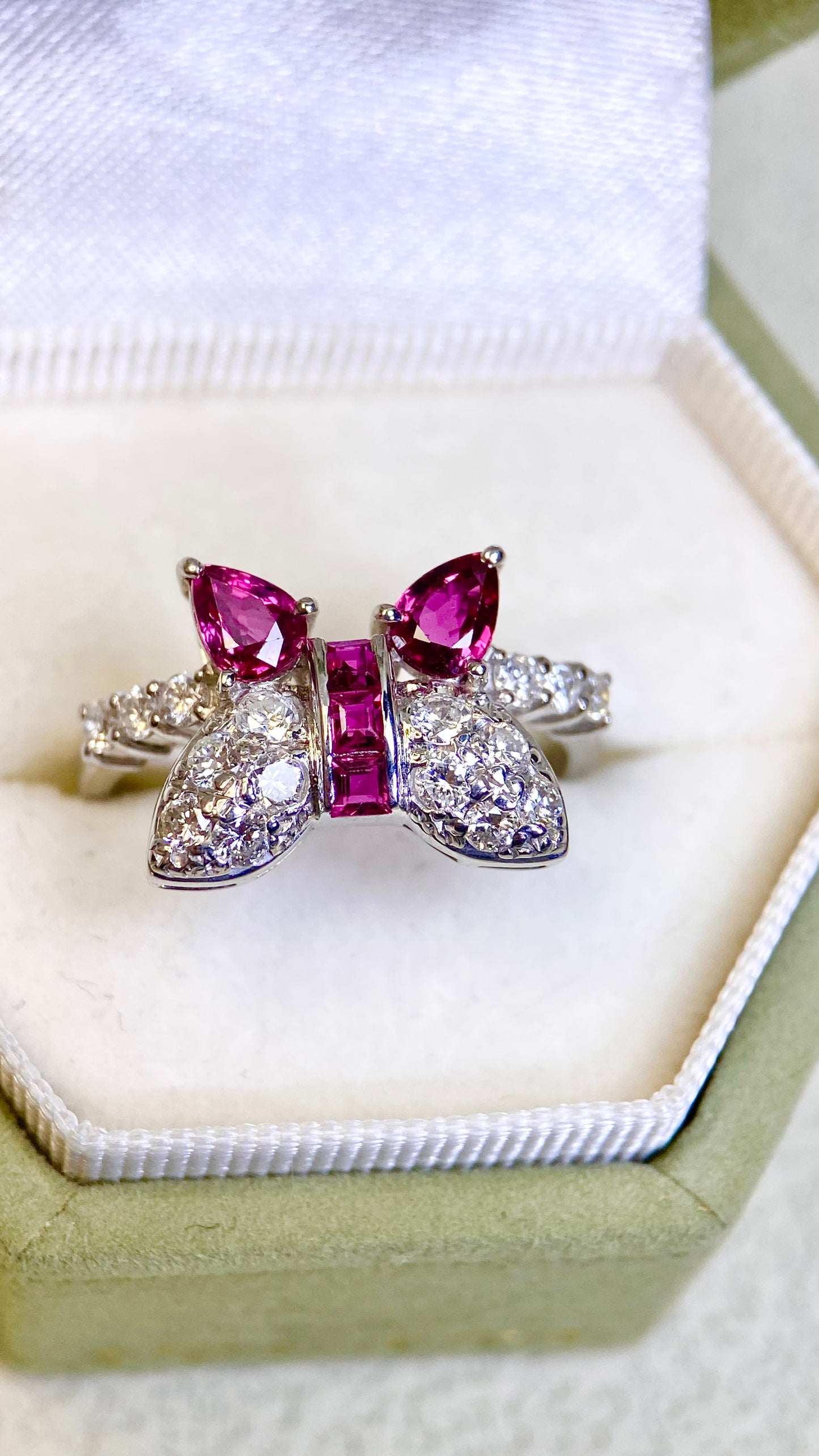 Pt900 Platinum&Ruby and Diamond Ring | Ruby 0.94ct | Diamond 0.60ct | Japanese Vintage Estate Jewelry