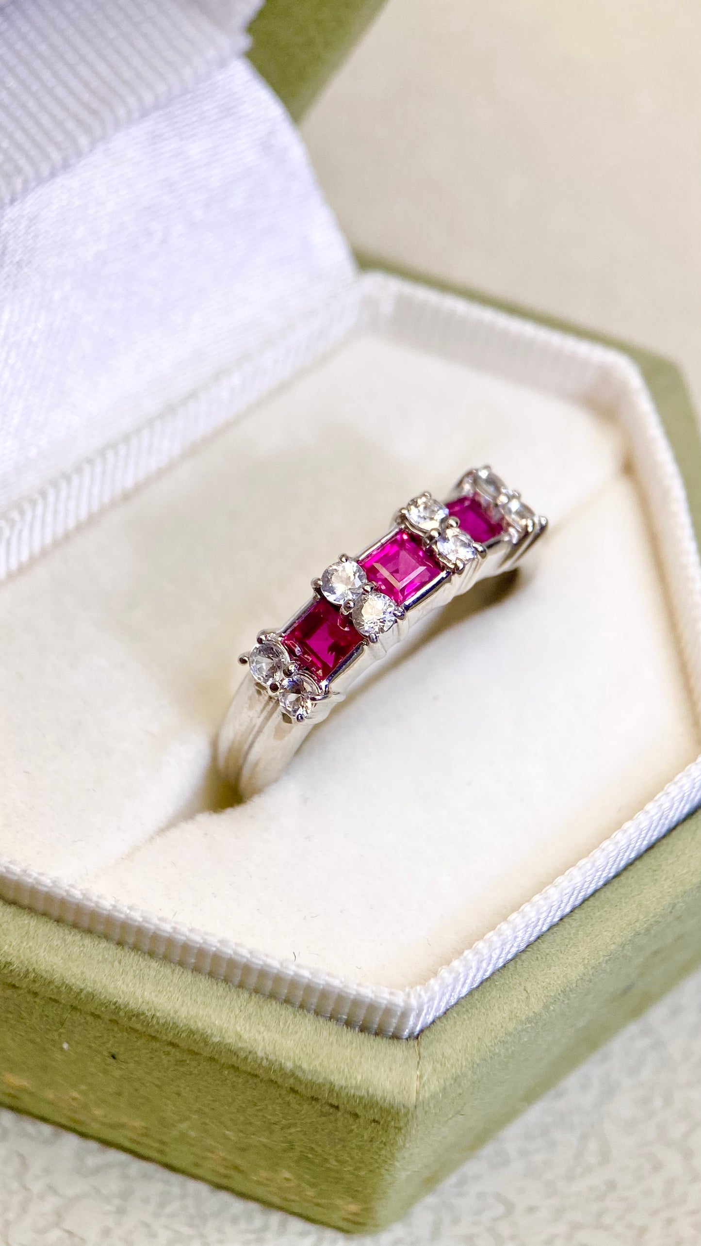 Pt900 Platinum&Ruby and Diamond Ring | Ruby 0.54ct | Diamond 0.38ct | Japanese Vintage Estate Jewelry