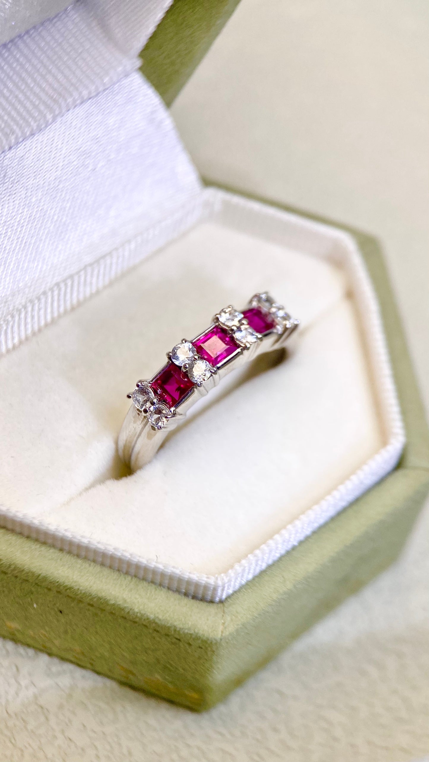 Pt900 Platinum&Ruby and Diamond Ring | Ruby 0.54ct | Diamond 0.38ct | Japanese Vintage Estate Jewelry