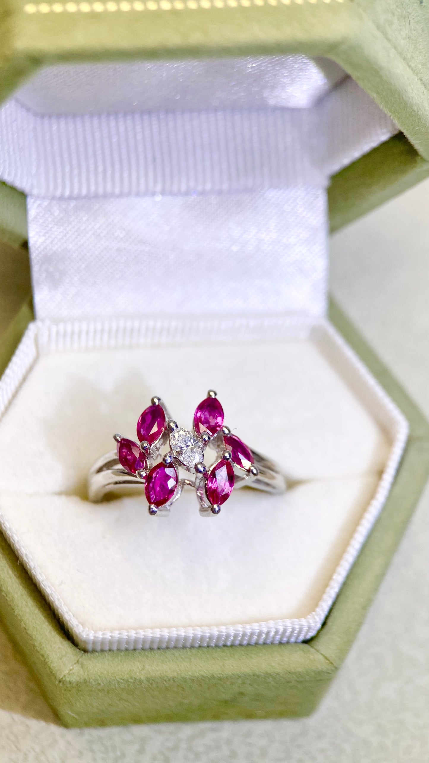 Pt900プラチナ＆ルビー＆ダイヤモンドリング｜ルビー0.98ct、ダイヤモンド0.10ct｜日本製ヴィンテージエステートジュエリー