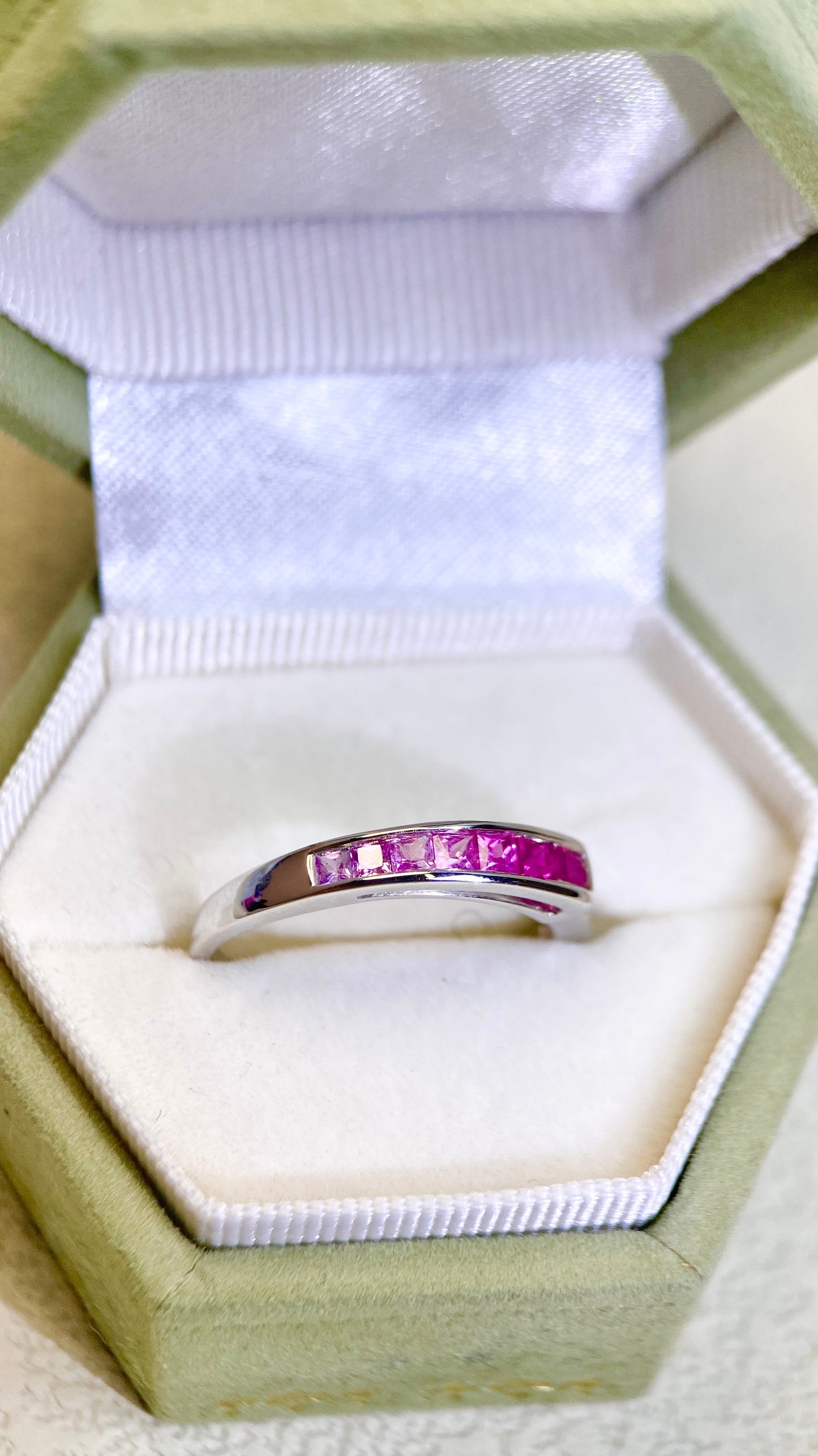 K18ホワイトゴールド＆ルビー＆ピンクサファイア＆ダイヤモンドリング｜ルビー0.20ct、サファイア0.30ct、ダイヤモンド0.05ct｜日本製ヴィンテージエステートジュエリー