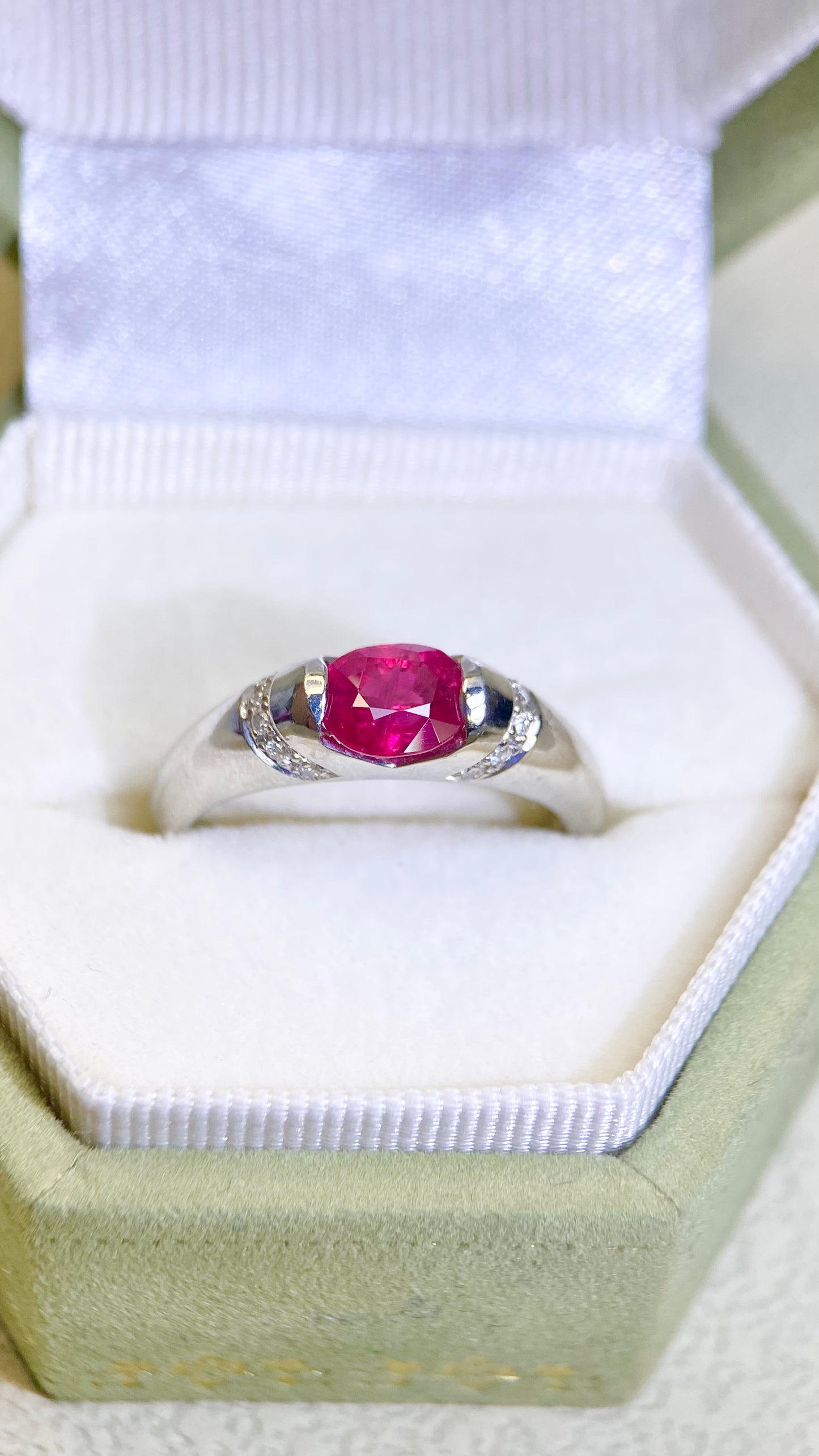 Pt900プラチナ＆ルビー＆ダイヤモンドリング｜ルビー1.03ct、ダイヤモンド0.06ct｜日本製ヴィンテージエステートジュエリー