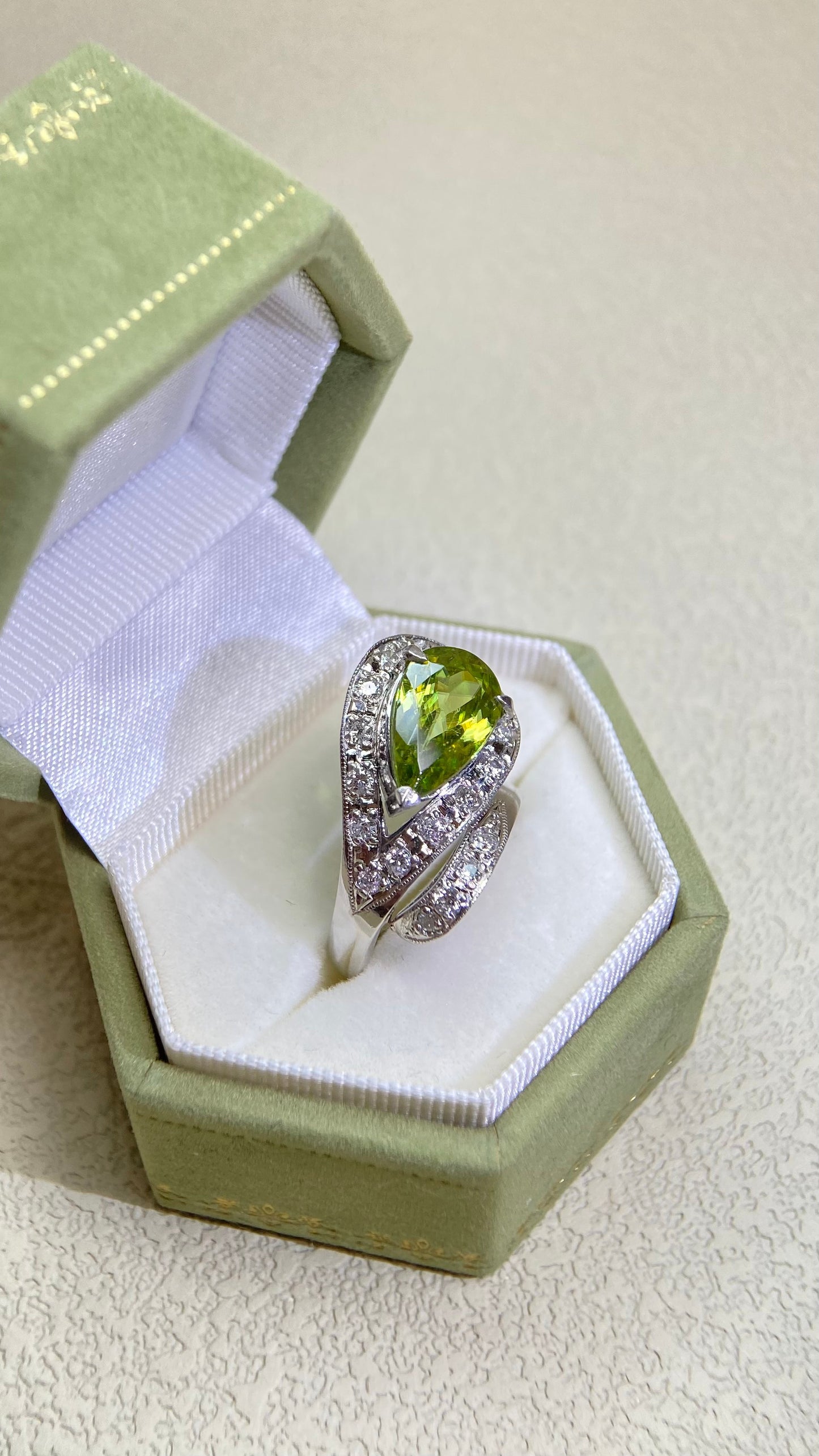 PM900 Platinum&Sphene and Diamond Ring | Sphene 2.60ct | Diamond 0.30ct | Japanese Vintage Estate Jewelry-BRBR
