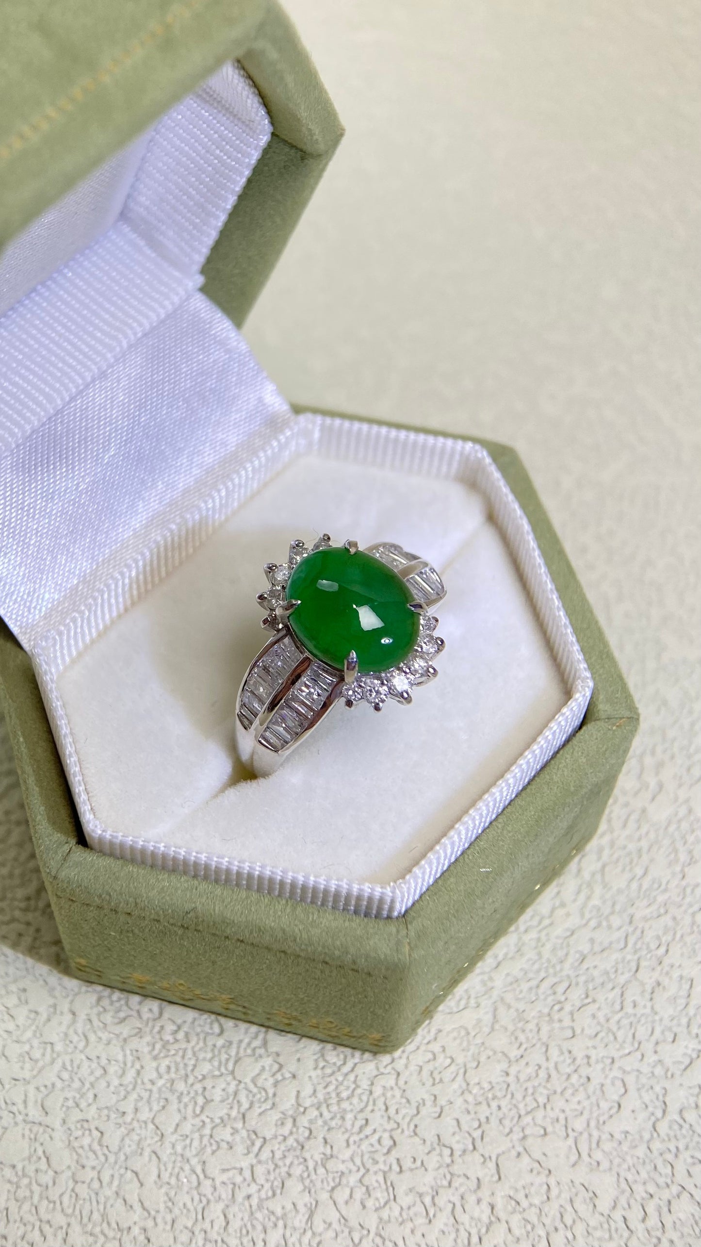 Pt900プラチナ＆翡翠＆ダイヤモンドリング｜翡翠 2.48カラット｜ダイヤモンド 0.72カラット｜日本製ヴィンテージエステートジュエリー-BQYW