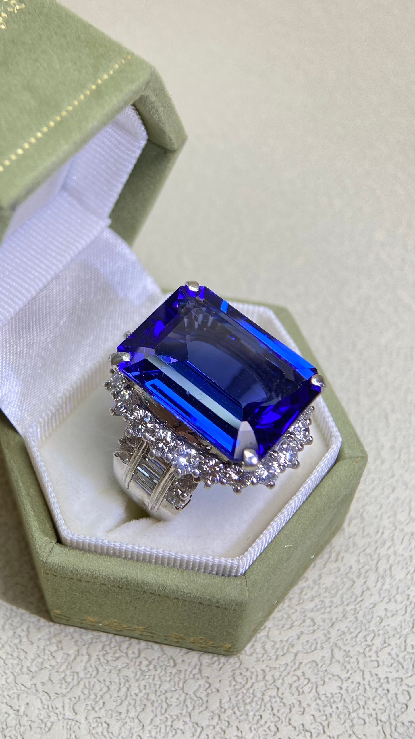 Pt900 Platinum&Tanzanite and Diamond Ring |Tanzanite 25.17ct | Diamond 3.63ct | Japanese Vintage Estate Jewelry-BPWA