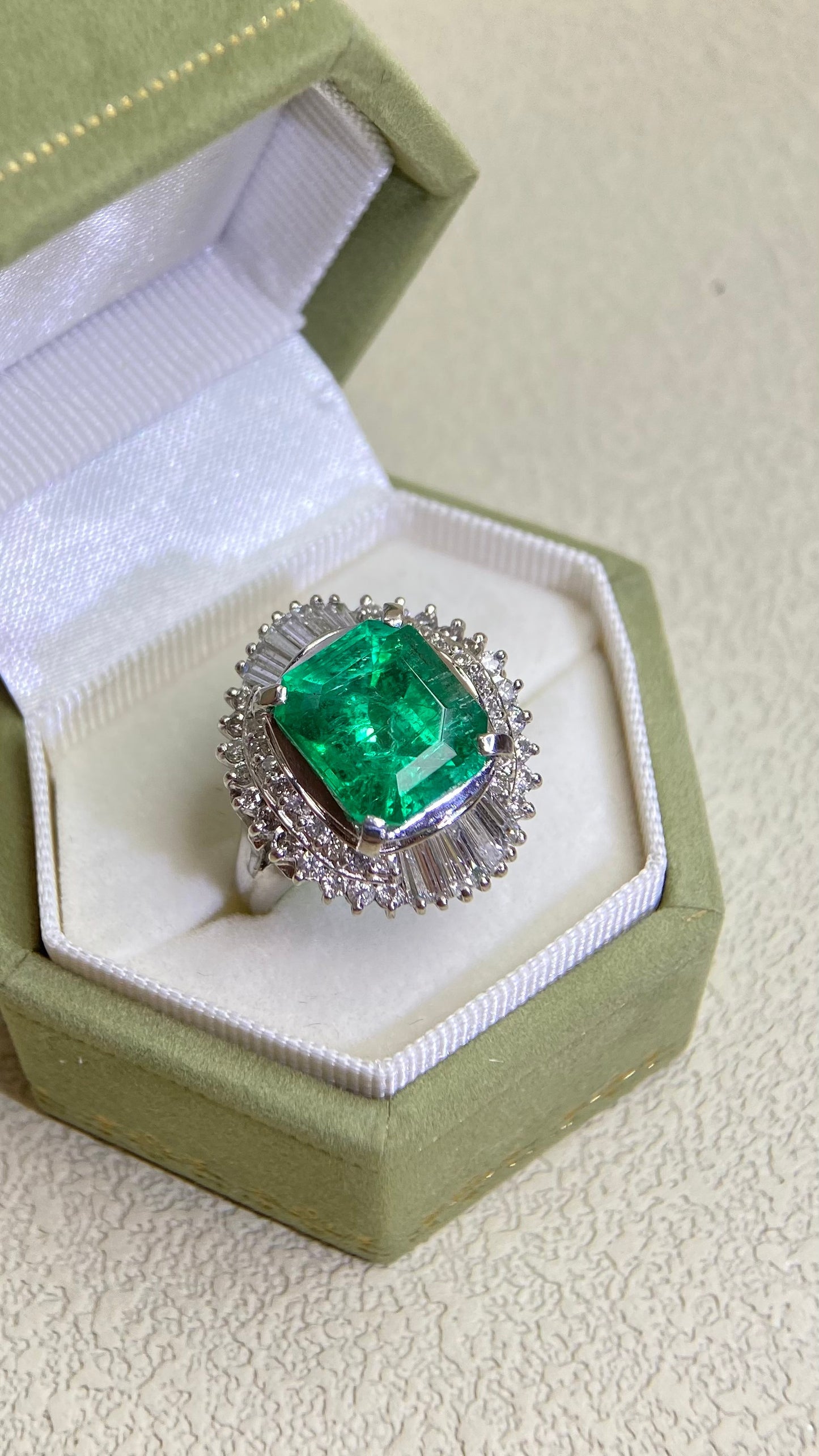 Pt900 Platinum& Emerald  and Diamond Ring | Emerald  4.82ct | Diamond 1.01ct | Colombia Muzo Green |Japanese Vintage Estate Jewelry-BIIU