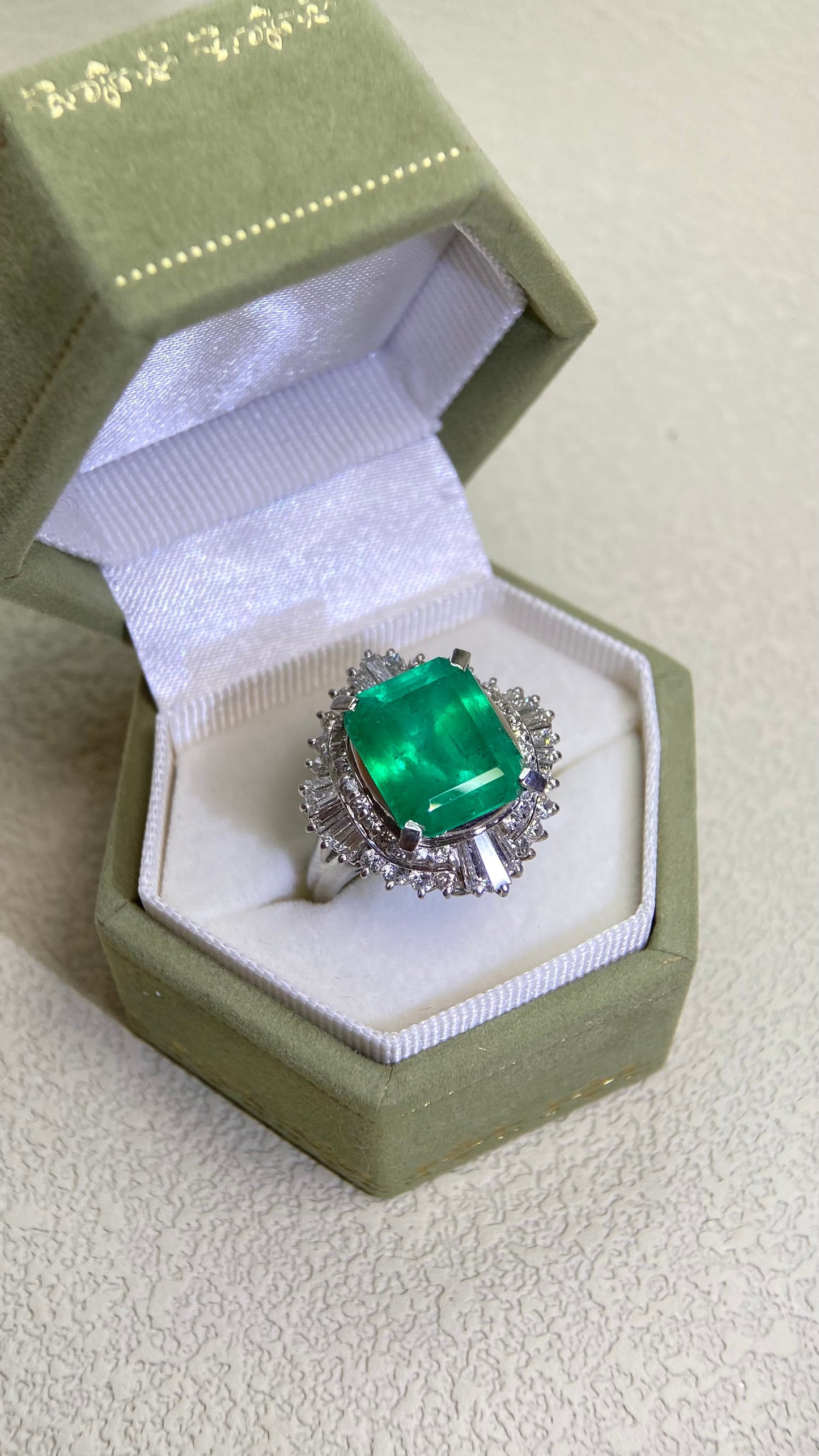 Pt900 Platinum&Emerald and Diamond Ring | Emerald 8.39ct | Diamond 1.17ct | Japanese Vintage Estate Jewelry-BGTM