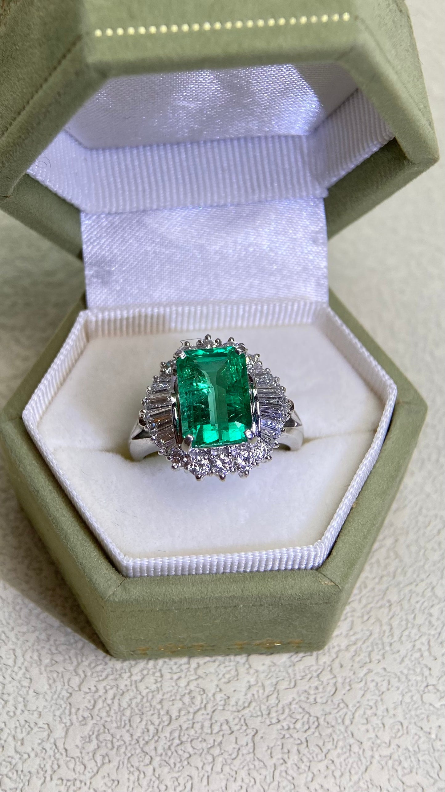 Pt900 Platinum&Emerald and Diamond Ring | Emerald3.10ct | Diamond 0.92ct | Colombia | Japanese Vintage Estate Jewelry-BMYR