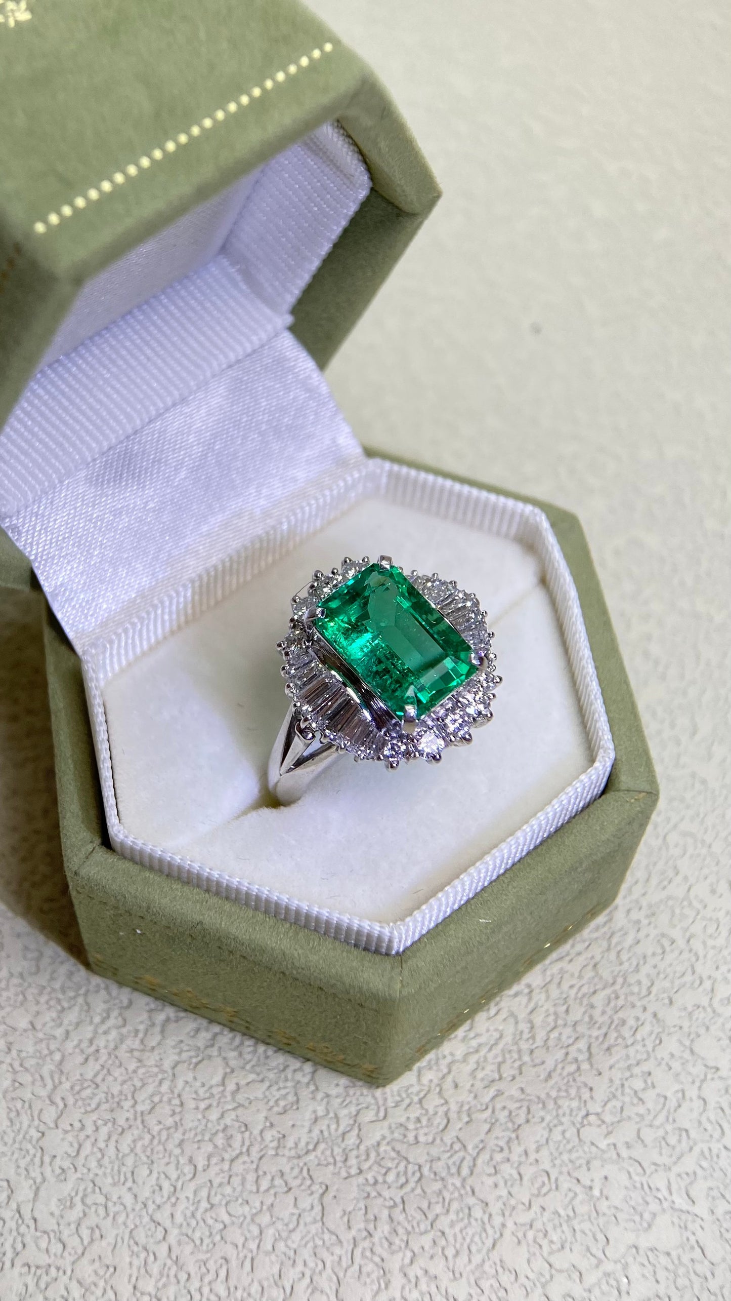 Pt900 Platinum&Emerald and Diamond Ring | Emerald3.10ct | Diamond 0.92ct | Colombia | Japanese Vintage Estate Jewelry-BMYR