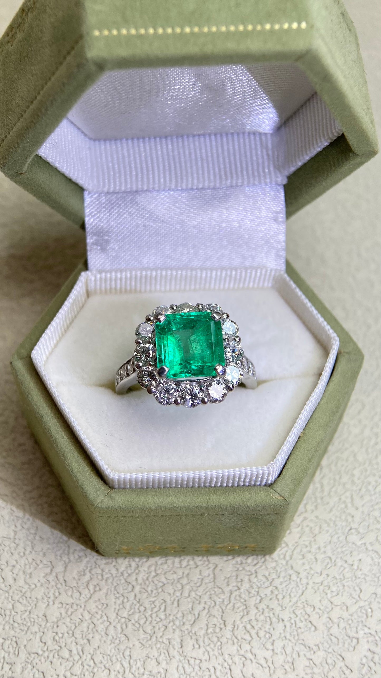 Pt950プラチナ＆エメラルド＆ダイヤモンドリング｜エメラルド2.99カラット｜ダイヤモンド1.51カラット｜日本製ヴィンテージエステートジュエリー-BDFJ