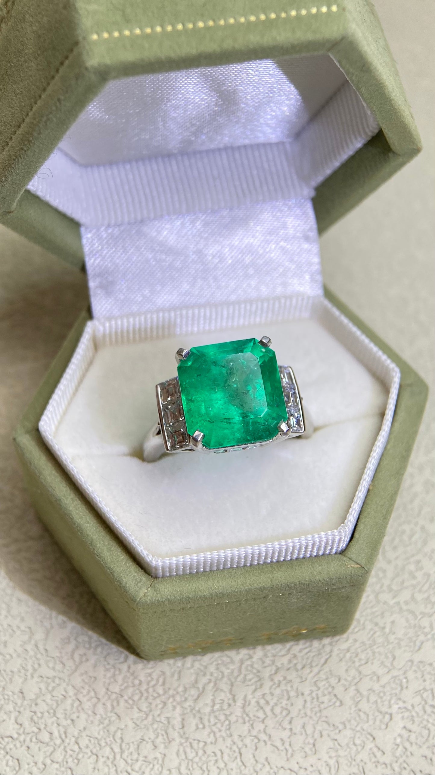 Pt900 Platinum&Emerald and Diamond Ring | Emerald 6.09ct | Diamond 0.69ct | Colombia Muzo Green | Japanese Vintage Estate Jewelry-BGZU