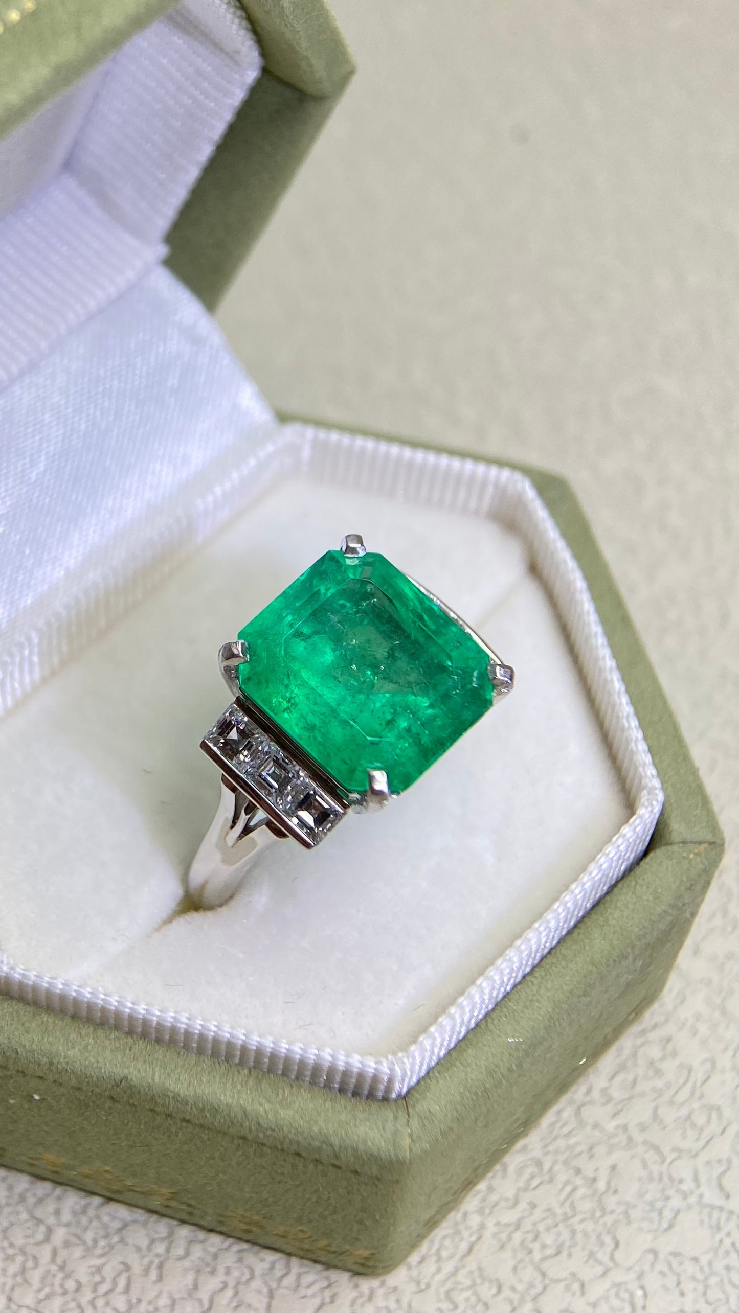 Pt900 Platinum&Emerald and Diamond Ring | Emerald 6.09ct | Diamond 0.69ct | Colombia Muzo Green | Japanese Vintage Estate Jewelry-BGZU