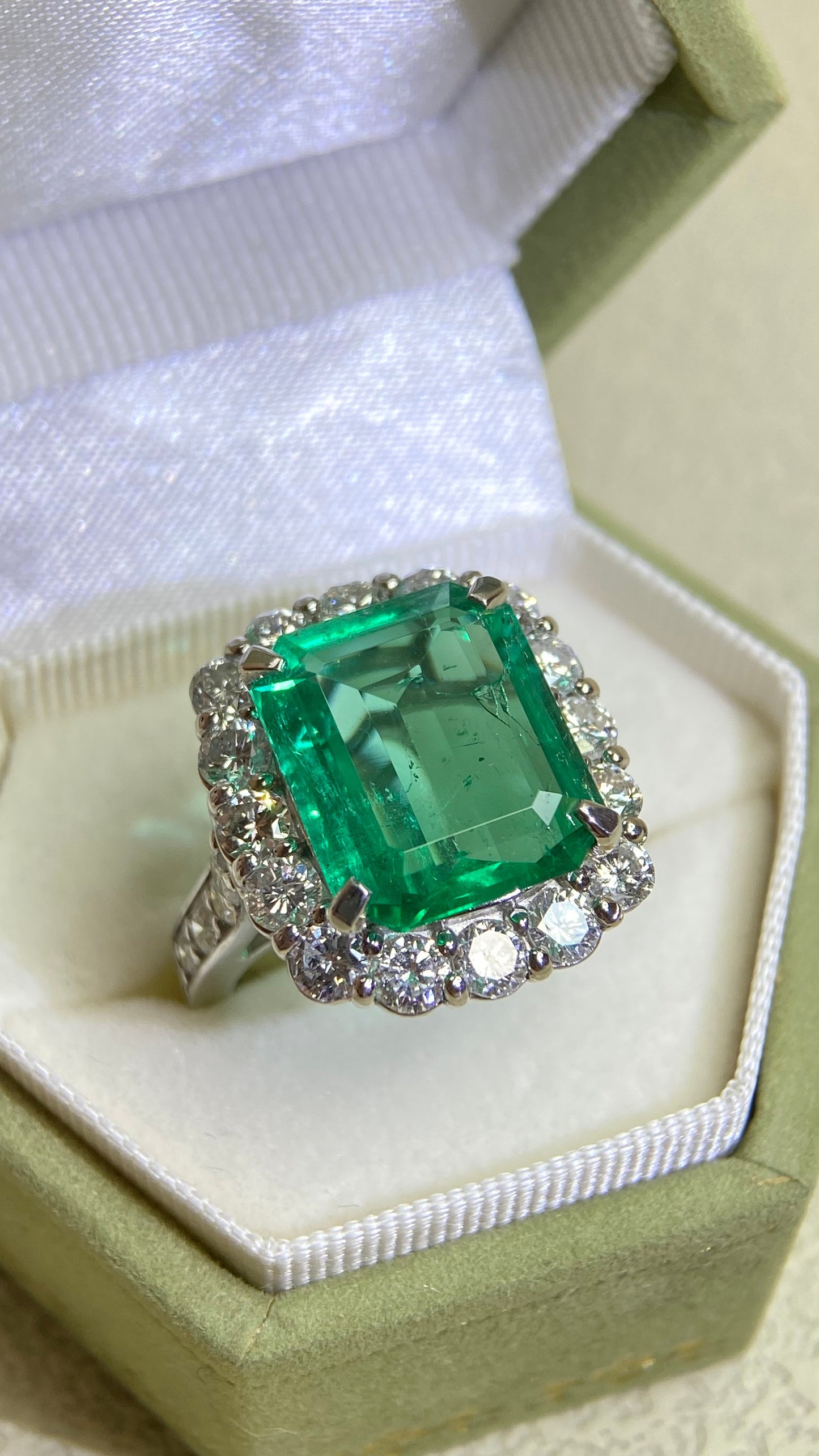 Pt950 Platinum&Emerald and Diamond Ring | Emerald 5.31ct | Diamond 2.39ct | Japanese Vintage Estate Jewelry-BPSI