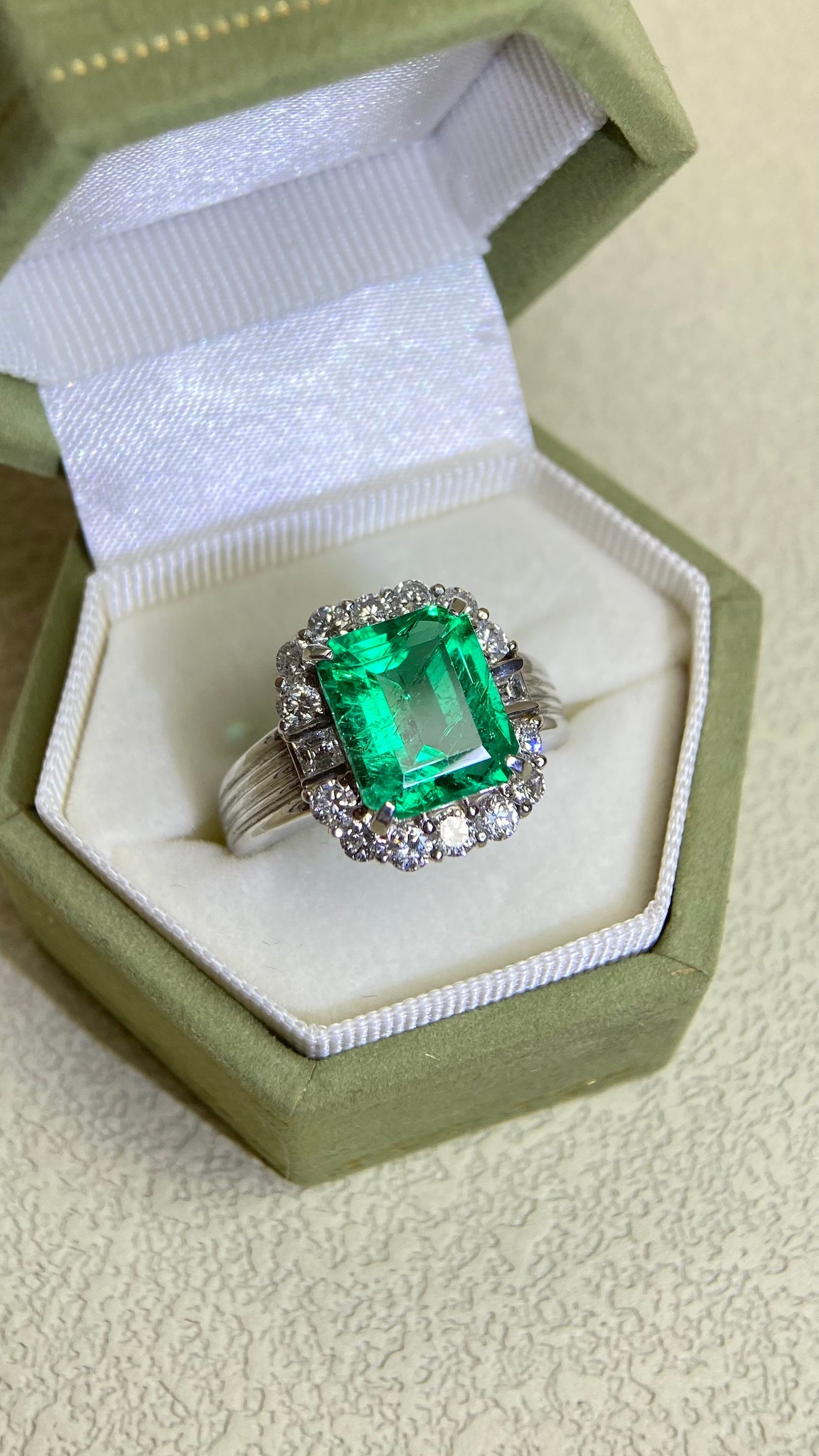 Pt900 Platinum&Emerald and Diamond Ring | Emerald 3.48ct | Diamond 1.03ct | Japanese Vintage Estate Jewelry-AIBR