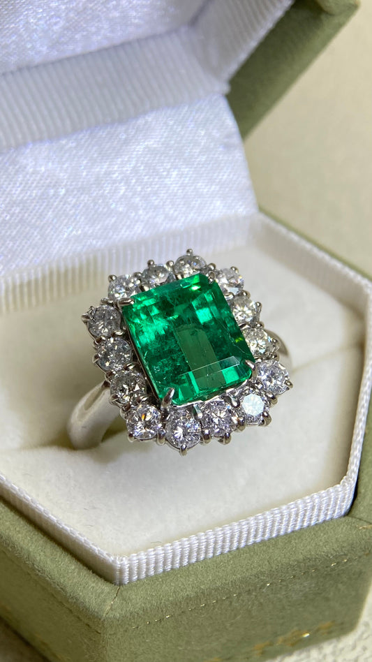 PT900 Platinum & Emerald and Diamond Ring| Emerald 3.87ct | Diamond 1.38ct | Vivid Green-Colombia | Japanese Vintage Estate Jewelry-BFYO
