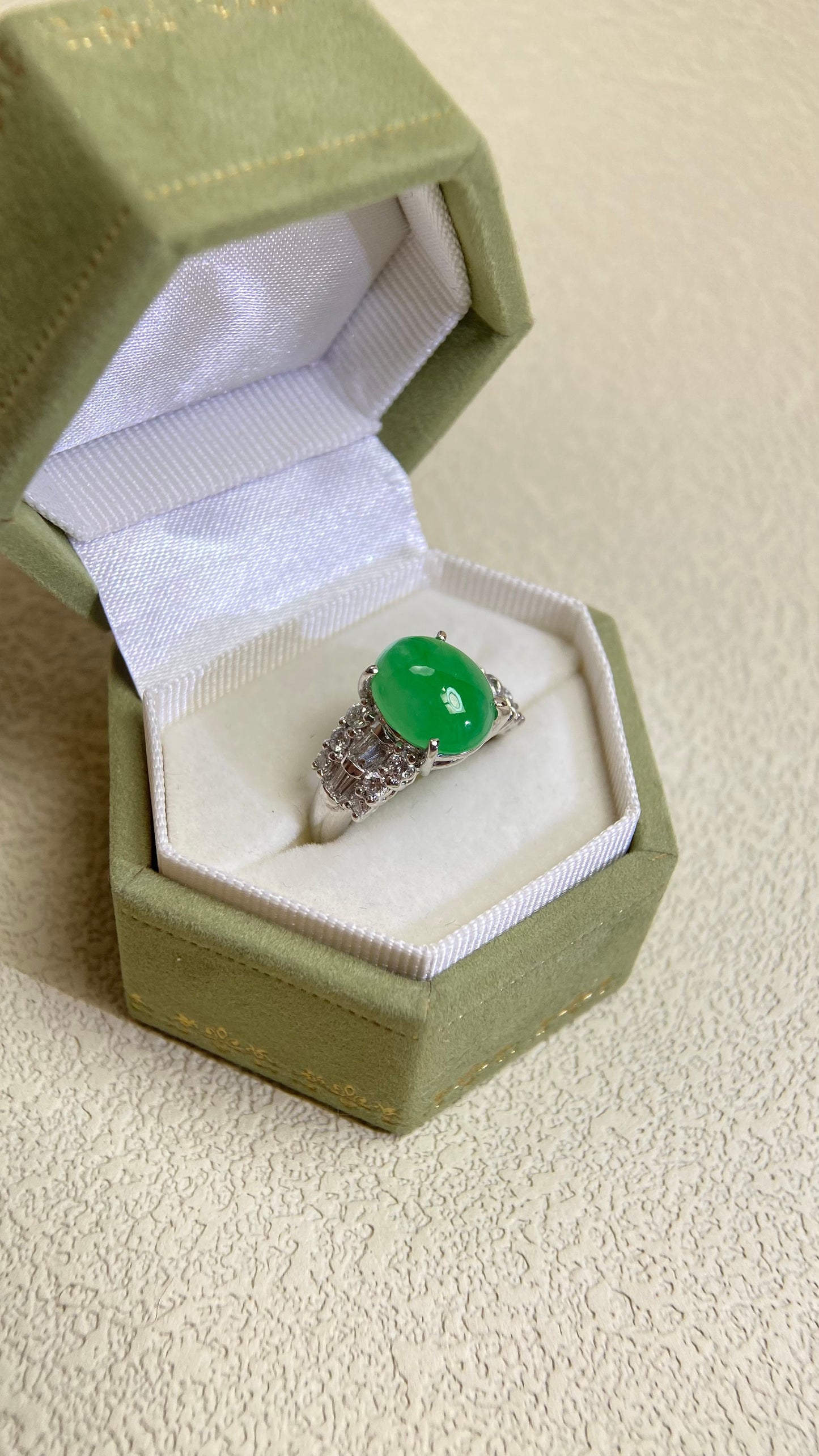 Pt900 Platinum&Jadeite and Diamond Ring | Jadeite 4.05ct | Diamond 0.59ct | Japanese Vintage Estate Jewelry-BJIL