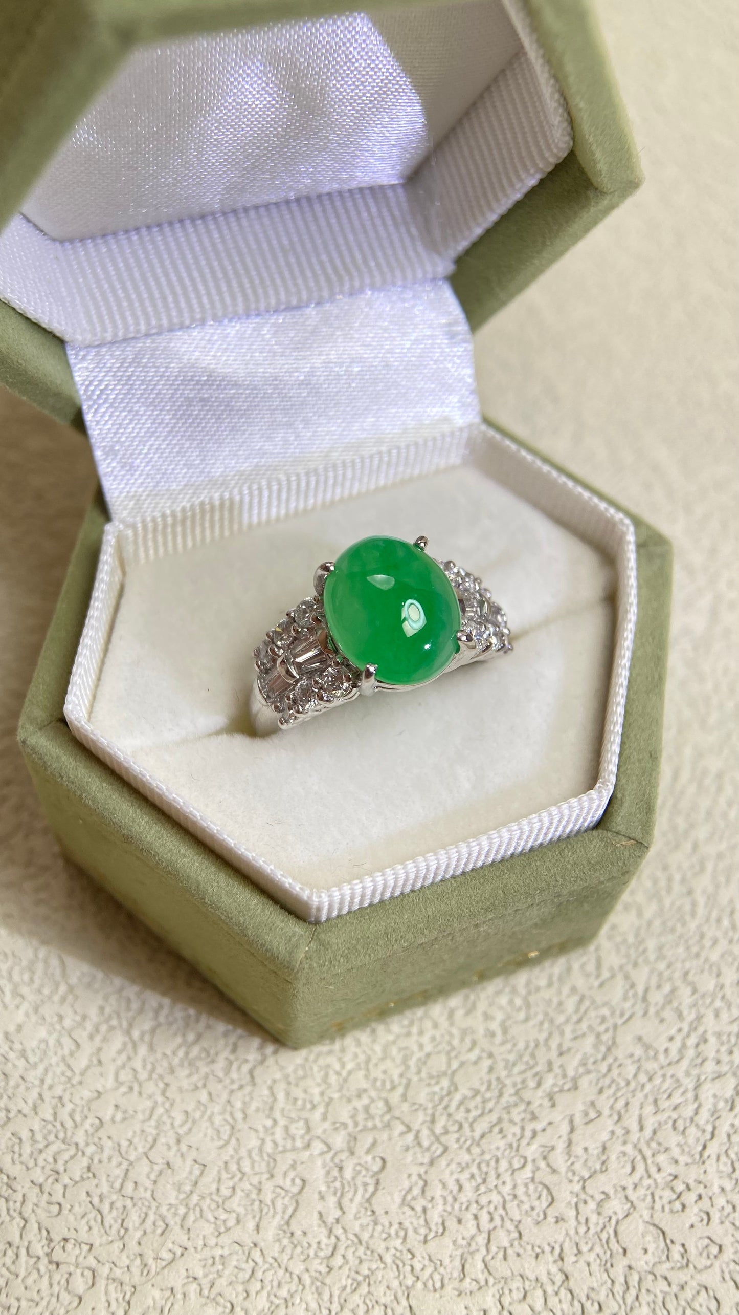 Pt900 Platinum&Jadeite and Diamond Ring | Jadeite 4.05ct | Diamond 0.59ct | Japanese Vintage Estate Jewelry-BJIL