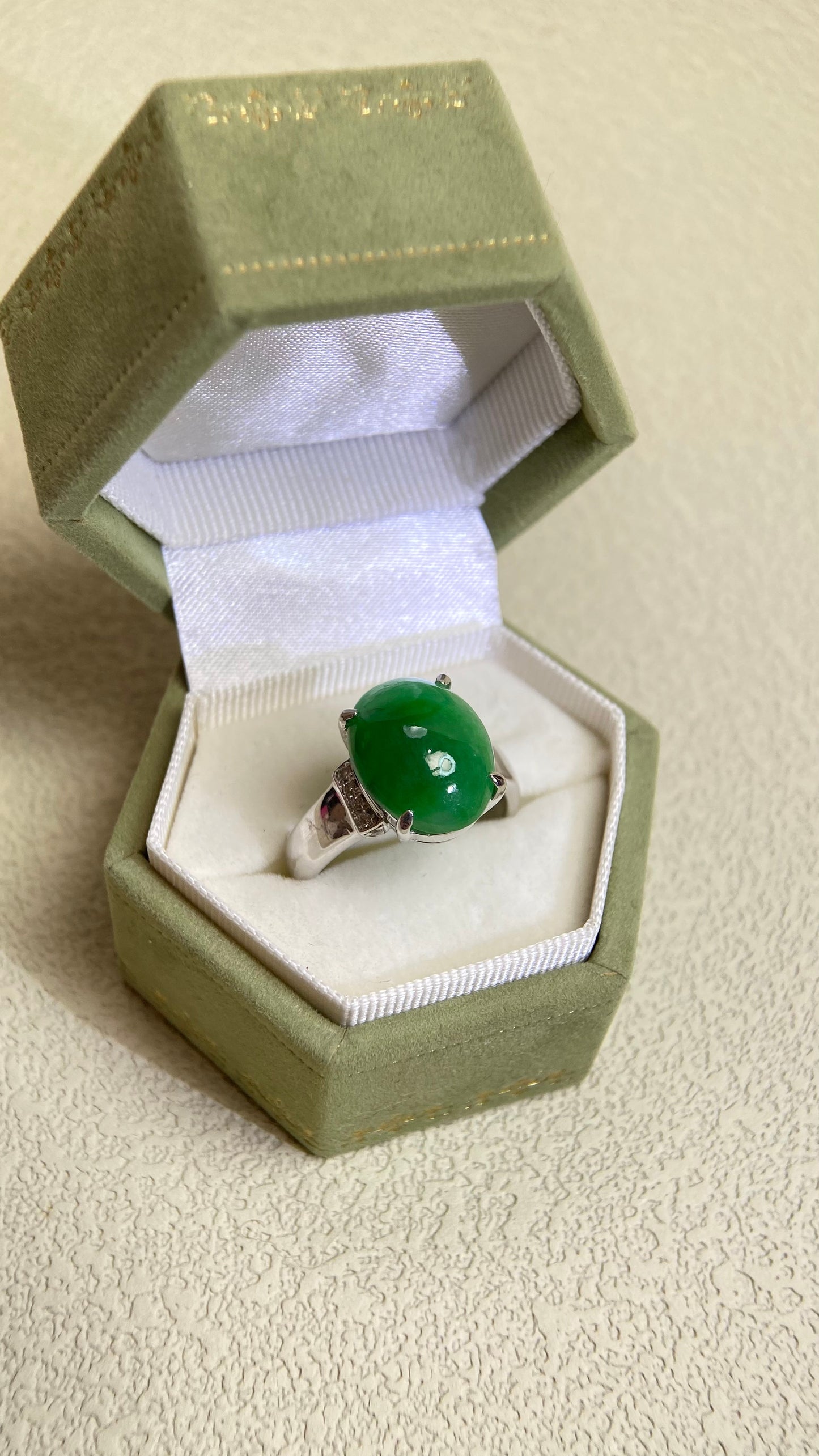 K18ホワイトゴールド＆翡翠＆ダイヤモンドリング｜翡翠 6.813ct｜ダイヤモンド 0.04ct｜日本製ヴィンテージエステートジュエリー-BIWI