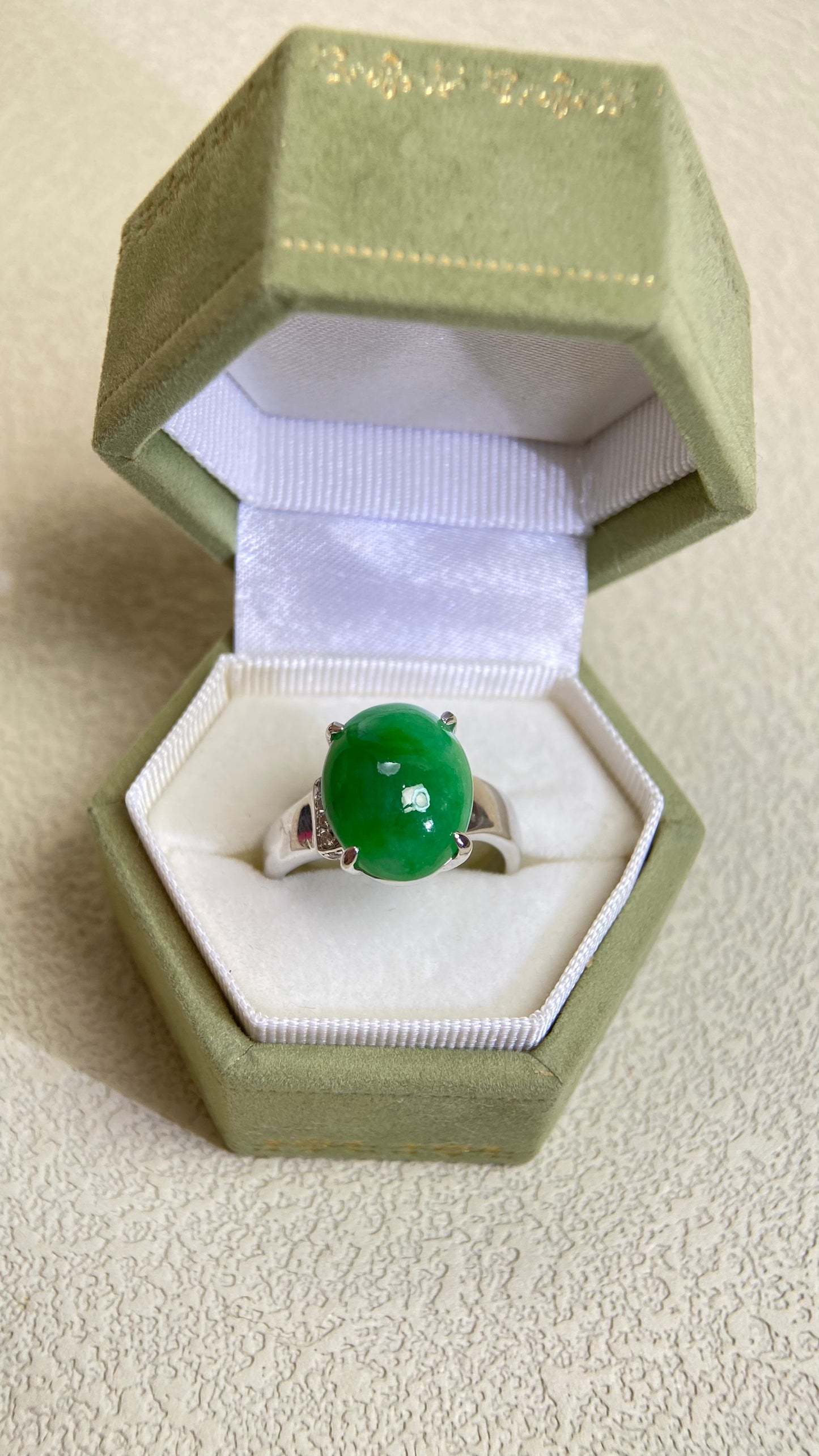 K18ホワイトゴールド＆翡翠＆ダイヤモンドリング｜翡翠 6.813ct｜ダイヤモンド 0.04ct｜日本製ヴィンテージエステートジュエリー-BIWI