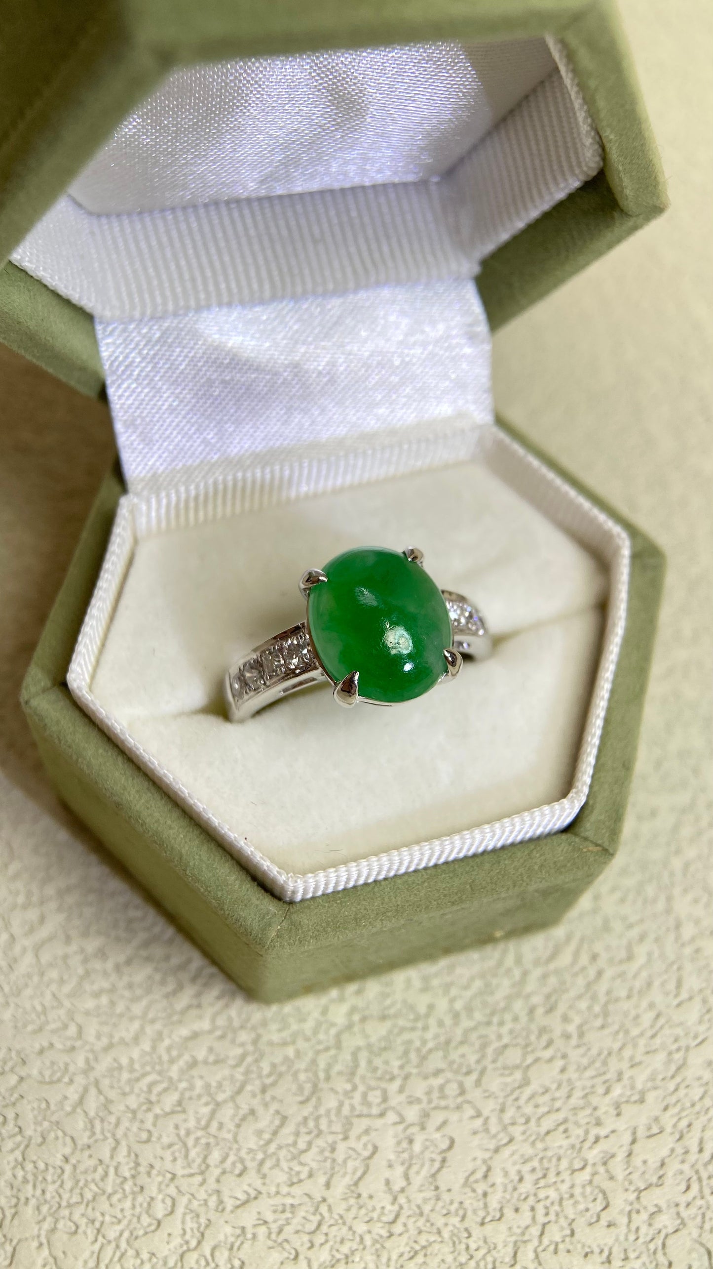 Pt900 Platinum&Jadeite and Diamond Ring | Jadeite 3.84ct  | Diamond 0.24ct | Japanese Vintage Estate Jewelry-BOWN