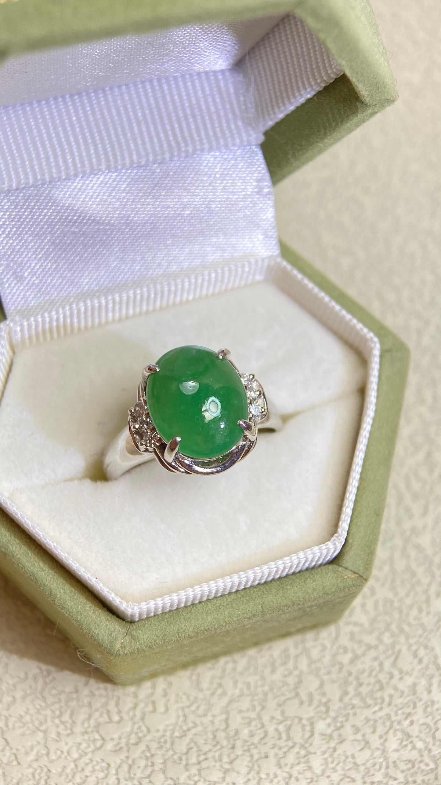 Pt900 Platinum&Jadeite and Diamond Ring | Jadeite 3.23ct | Diamond 0.08ct | Japanese Vintage Estate Jewelry-BPGF