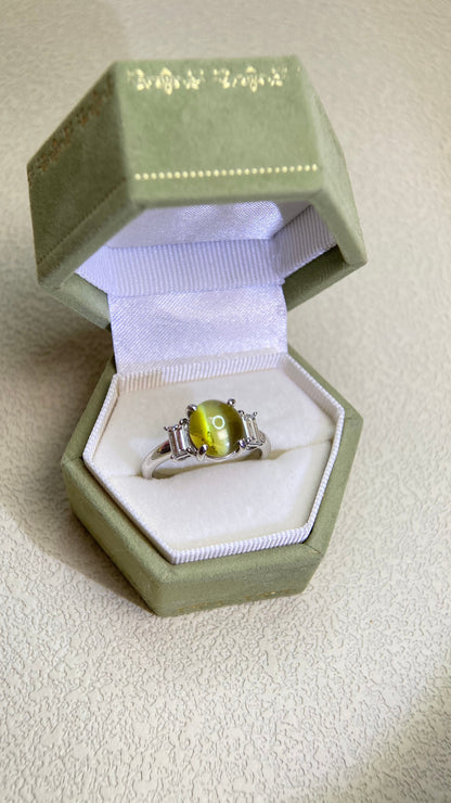 Pt900 Platinum&Cat's Eye Chrysoberyl and Diamond Ring | Honey Color| Cat's Eye Chrysoberyl 4.18ct | Diamond 0.55ct | Japanese Vintage Estate Jewelry-BJJX