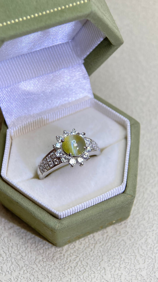 Pt900 Platinum&Cat's Eye Chrysoberyl and Diamond Ring | Cat's Eye Chrysoberyl 1.63ct  |  Diamond 0.65ct | Japanese Vintage Estate Jewelry-BIXA