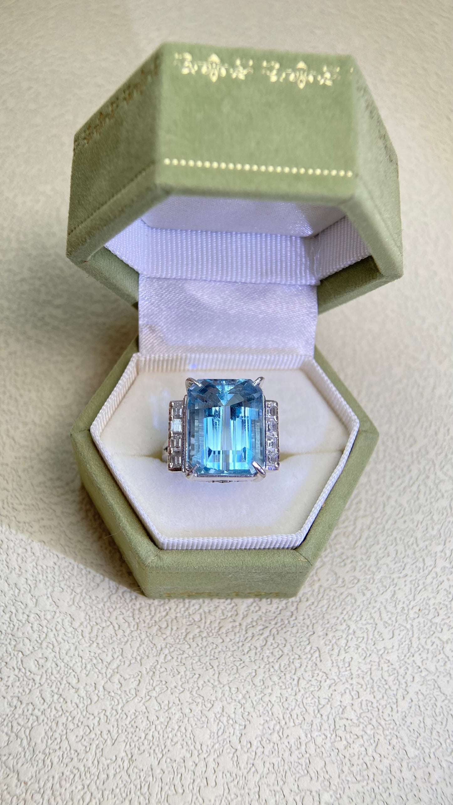 Pt900 Platinum& Aquamarine and Diamond Ring | Aquamarine 10.01ct | Diamond 0.46ct | Japanese Vintage Estate Jewelry-BPSZ