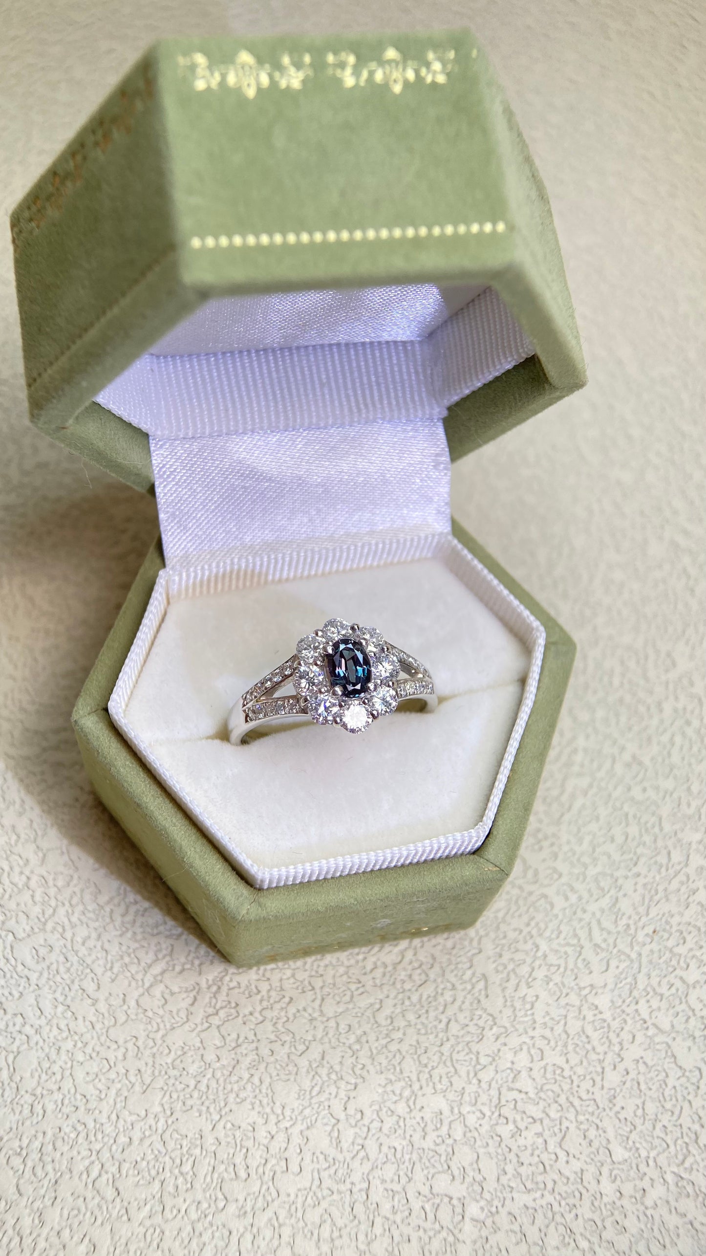 Pt900プラチナ＆アレキサンドライト＆ダイヤモンドリング｜アレキサンドライト0.43ct、ダイヤモンド0.80ct｜カラーチェンジ｜日本製ヴィンテージエステートジュエリー-BGAS