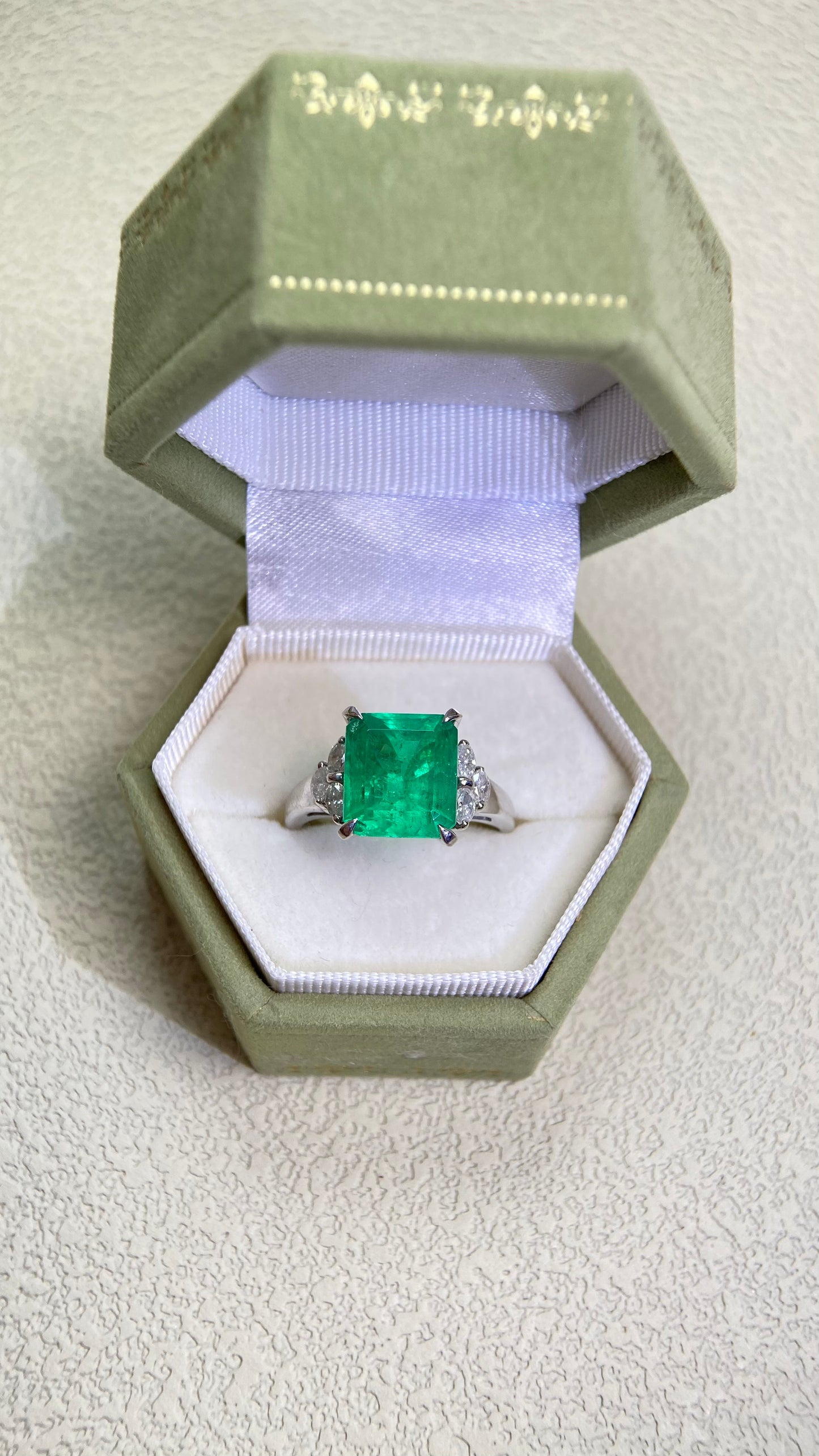 Pt850プラチナ＆エメラルド＆ダイヤモンドリング｜エメラルド4.22カラット｜ダイヤモンド0.35カラット｜日本製ヴィンテージエステートジュエリー-BQGH