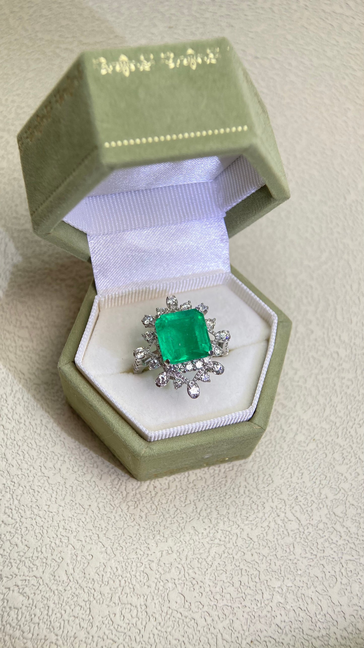 Pt950プラチナ＆エメラルド＆ダイヤモンドリング｜エメラルド4.41カラット｜ダイヤモンド1.08カラット｜日本製ヴィンテージエステートジュエリー-BMZO